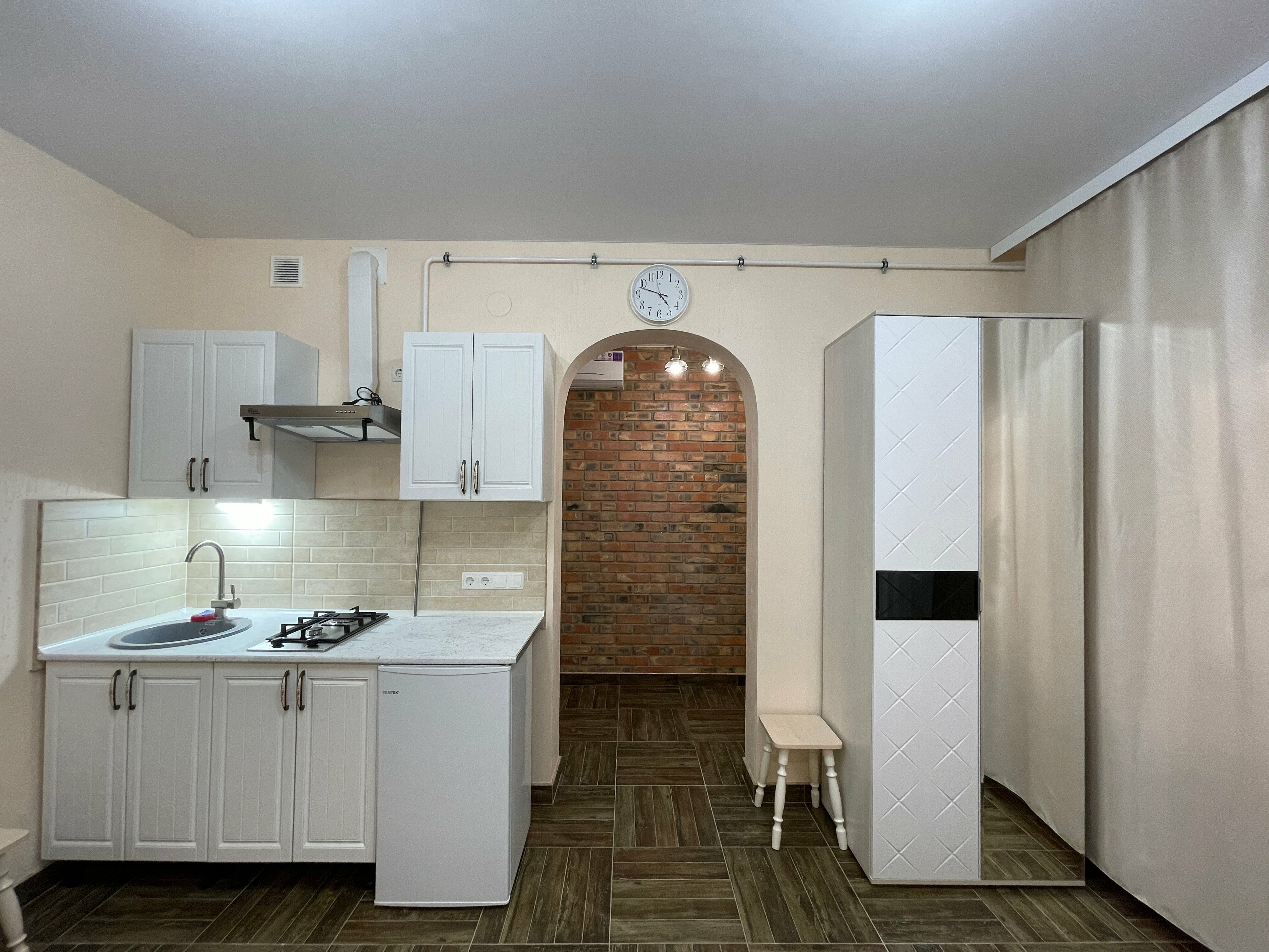 апартаменты - студия с видом на двор