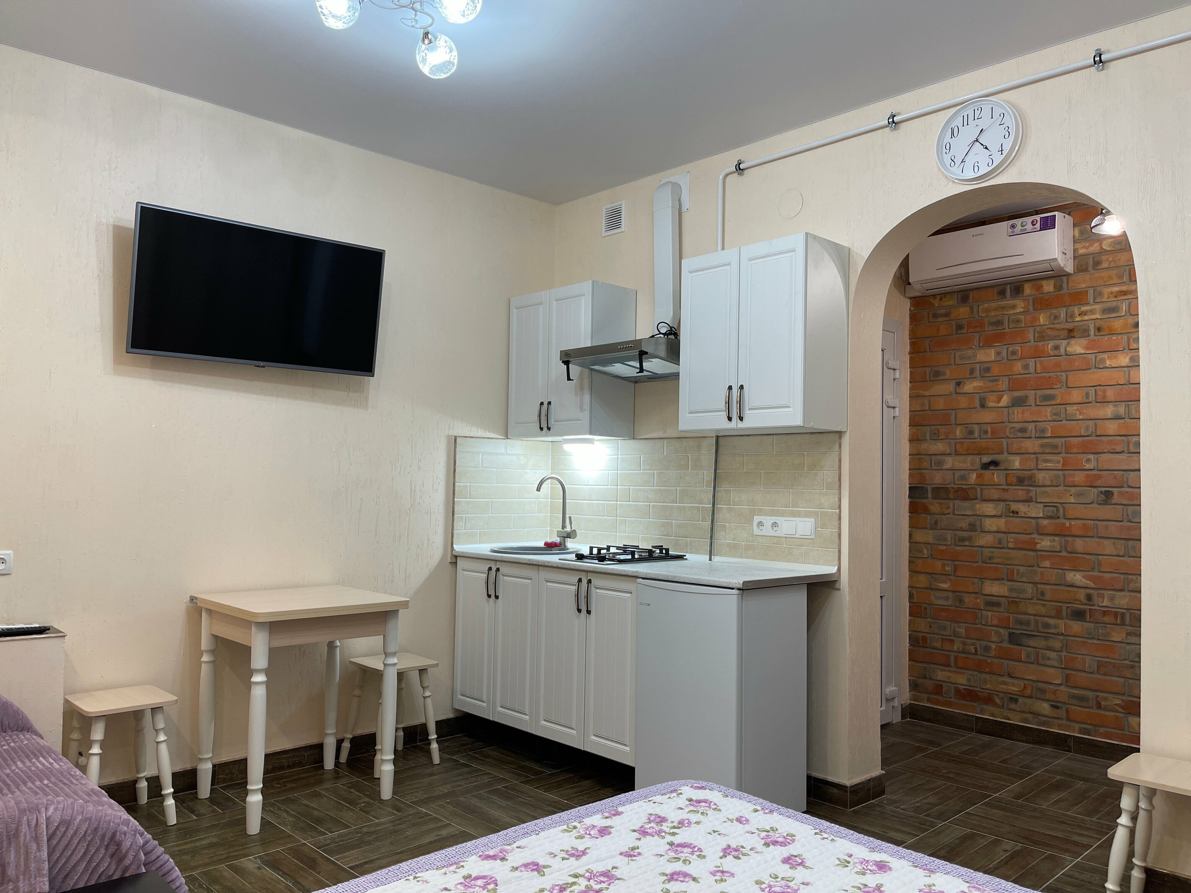 апартаменты - студия с видом на двор