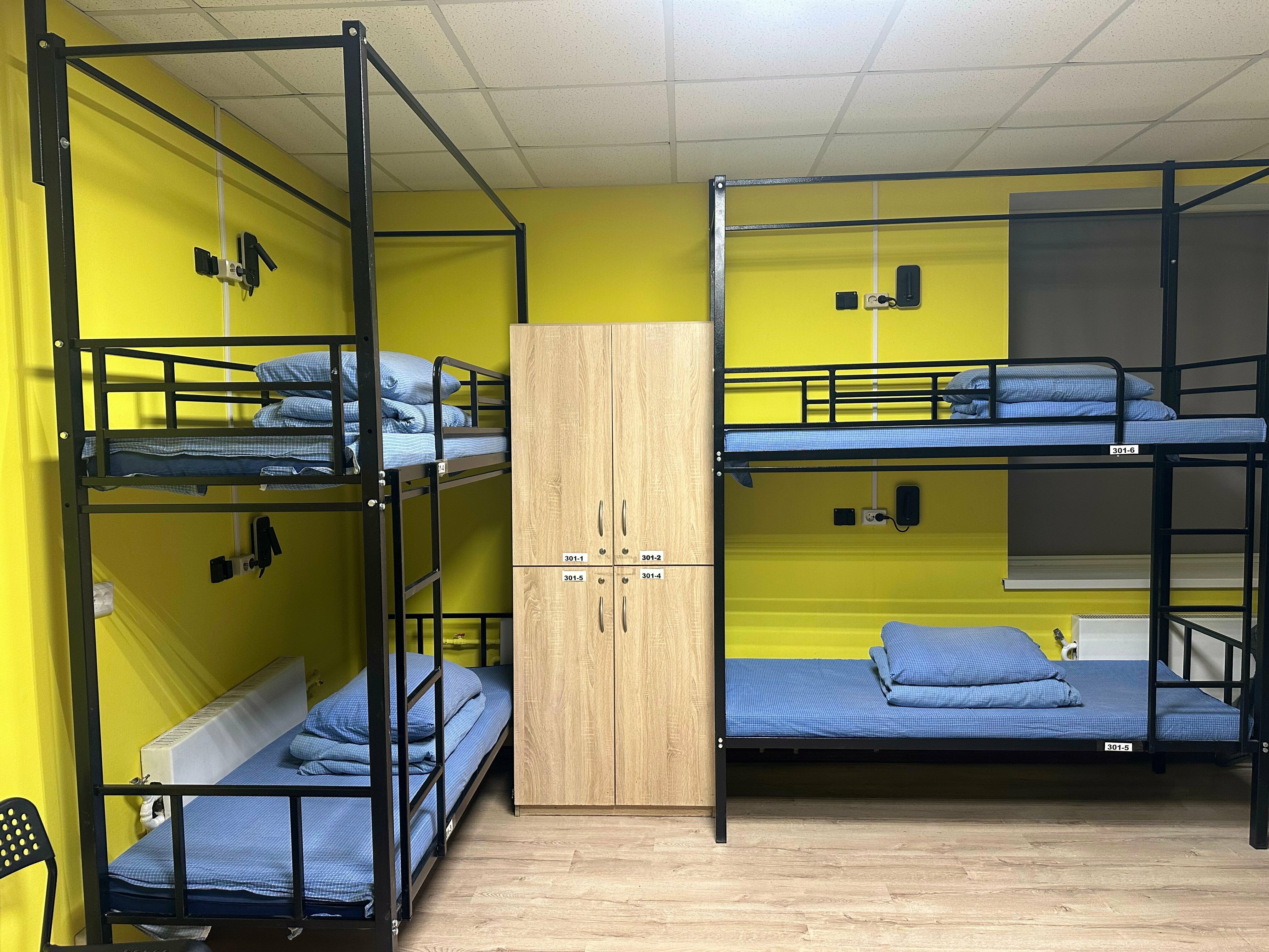 8-ми местный мужской улучшенный номер со шторками