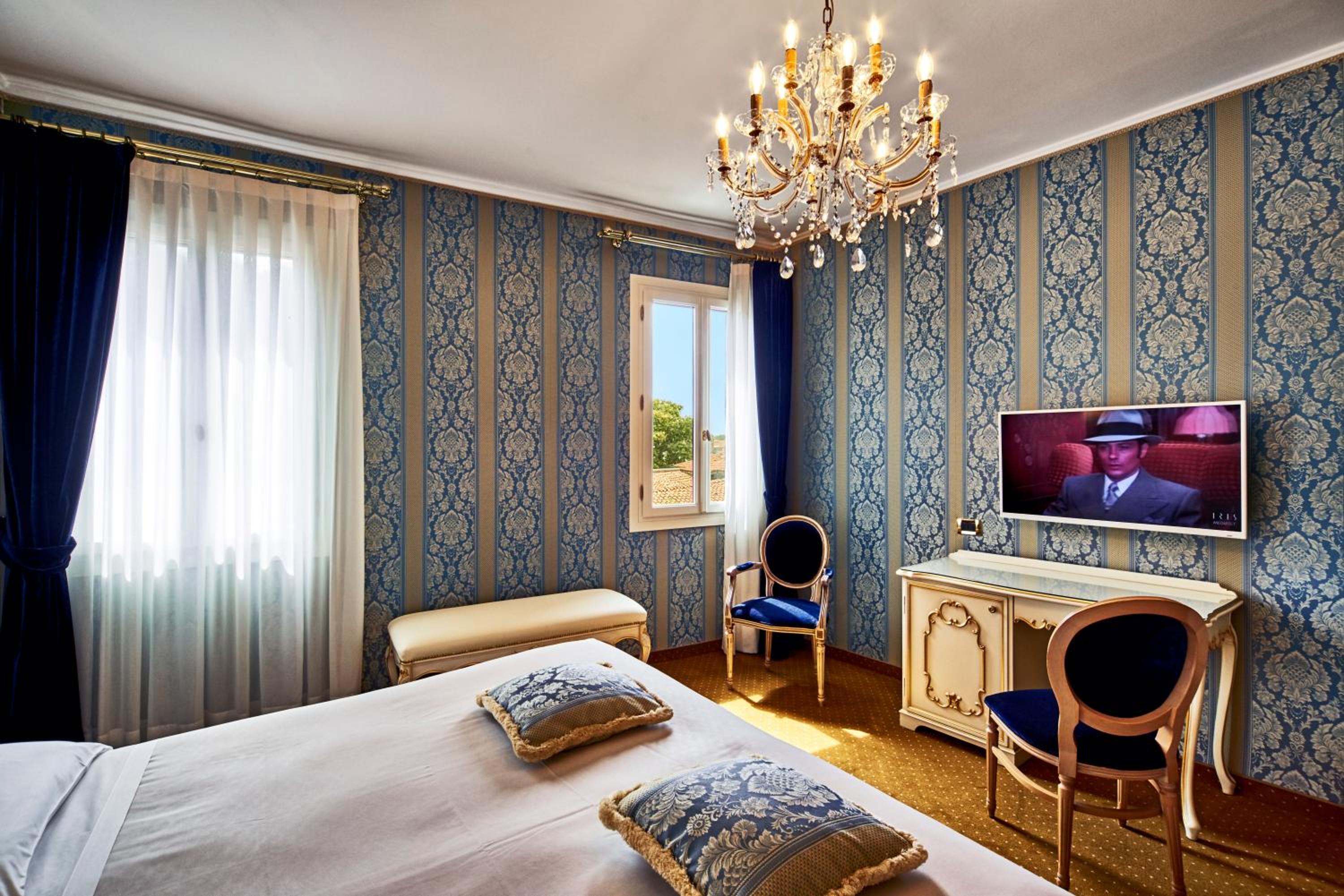 Deluxe room with Canal View