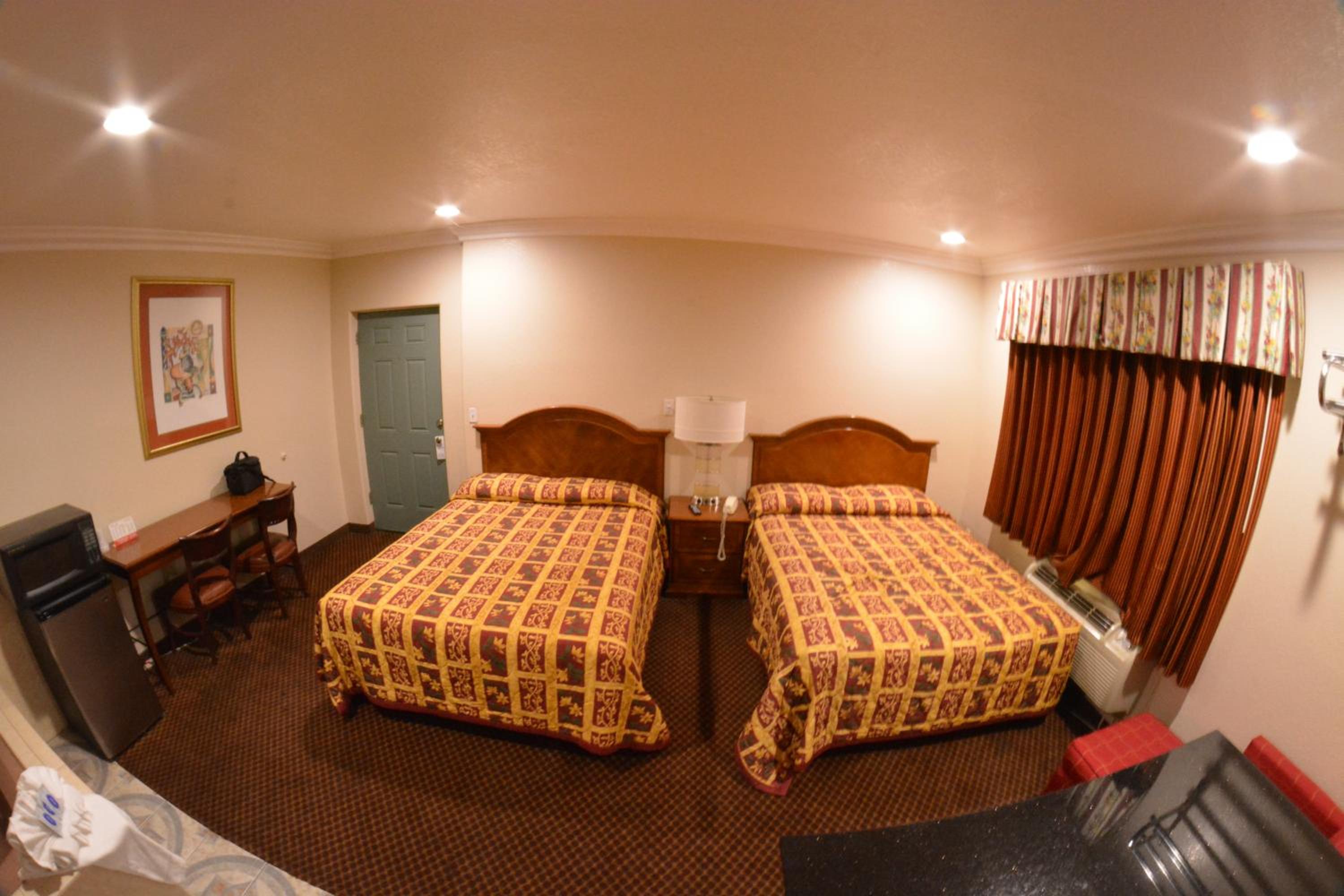 Deluxe Queen Room with Two Queen Beds and Spa Bath