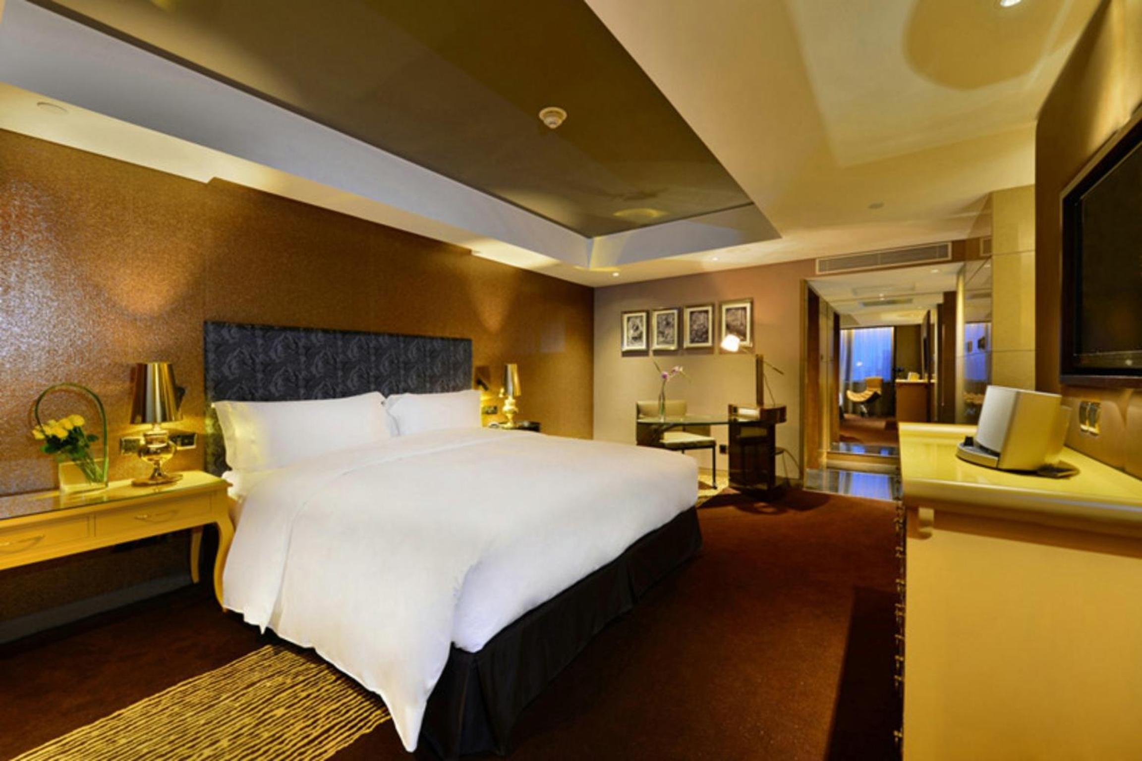 LUXURY ROOM with 1 King Size Bed, Club Millésime Access
