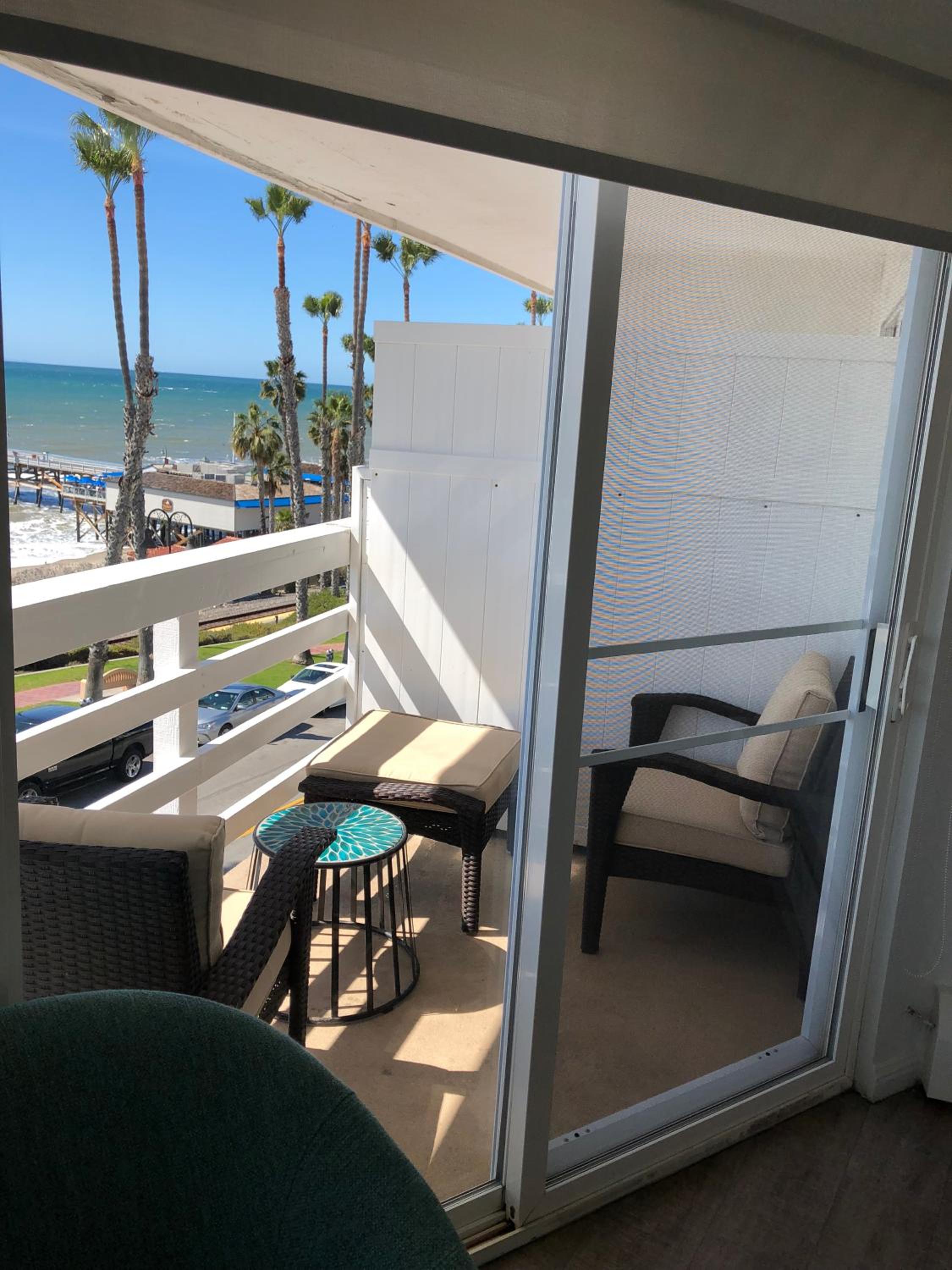 Deluxe One-Bedroom Suite - Ocean Front