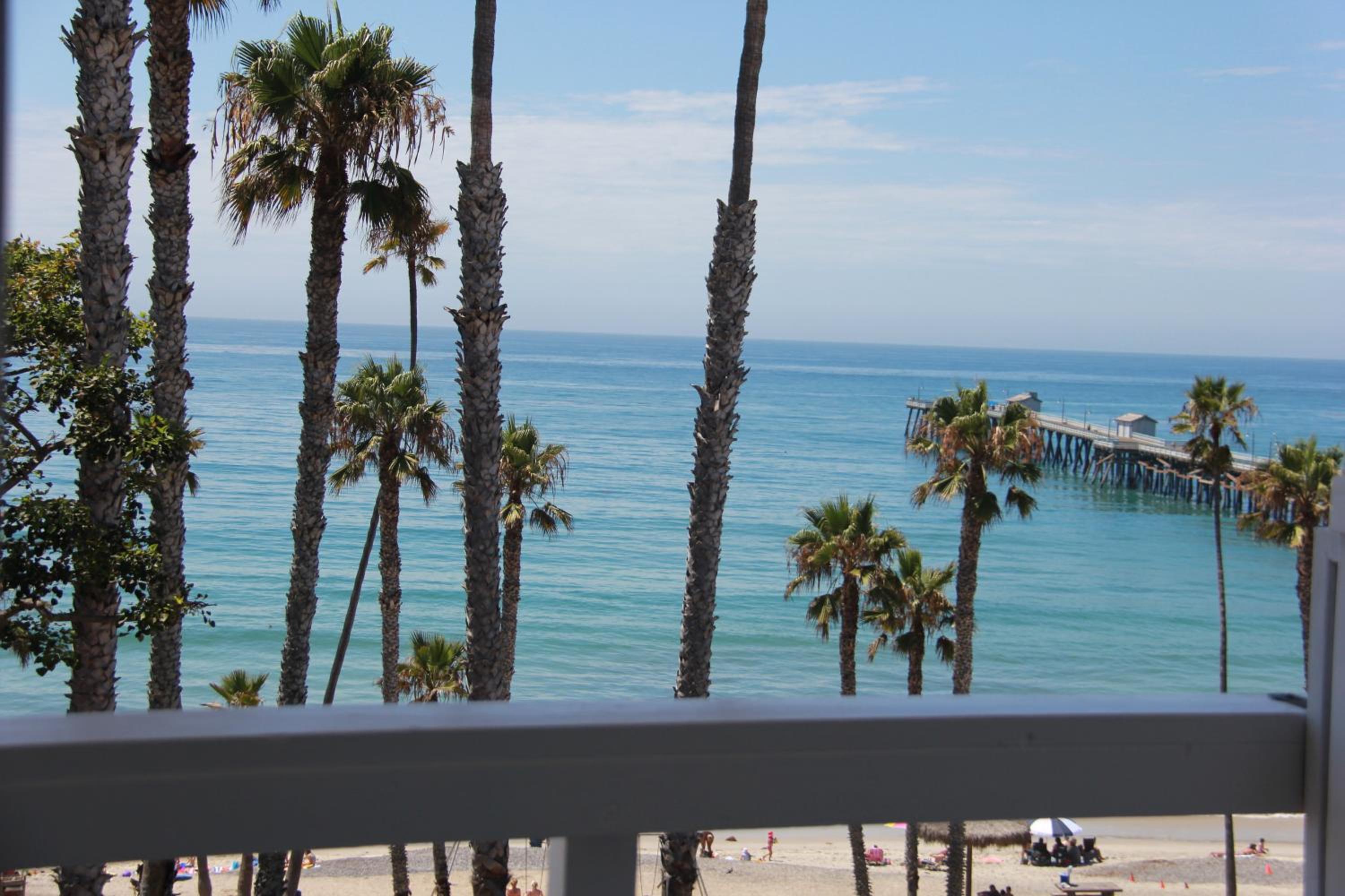 Deluxe One-Bedroom Suite - Ocean Front