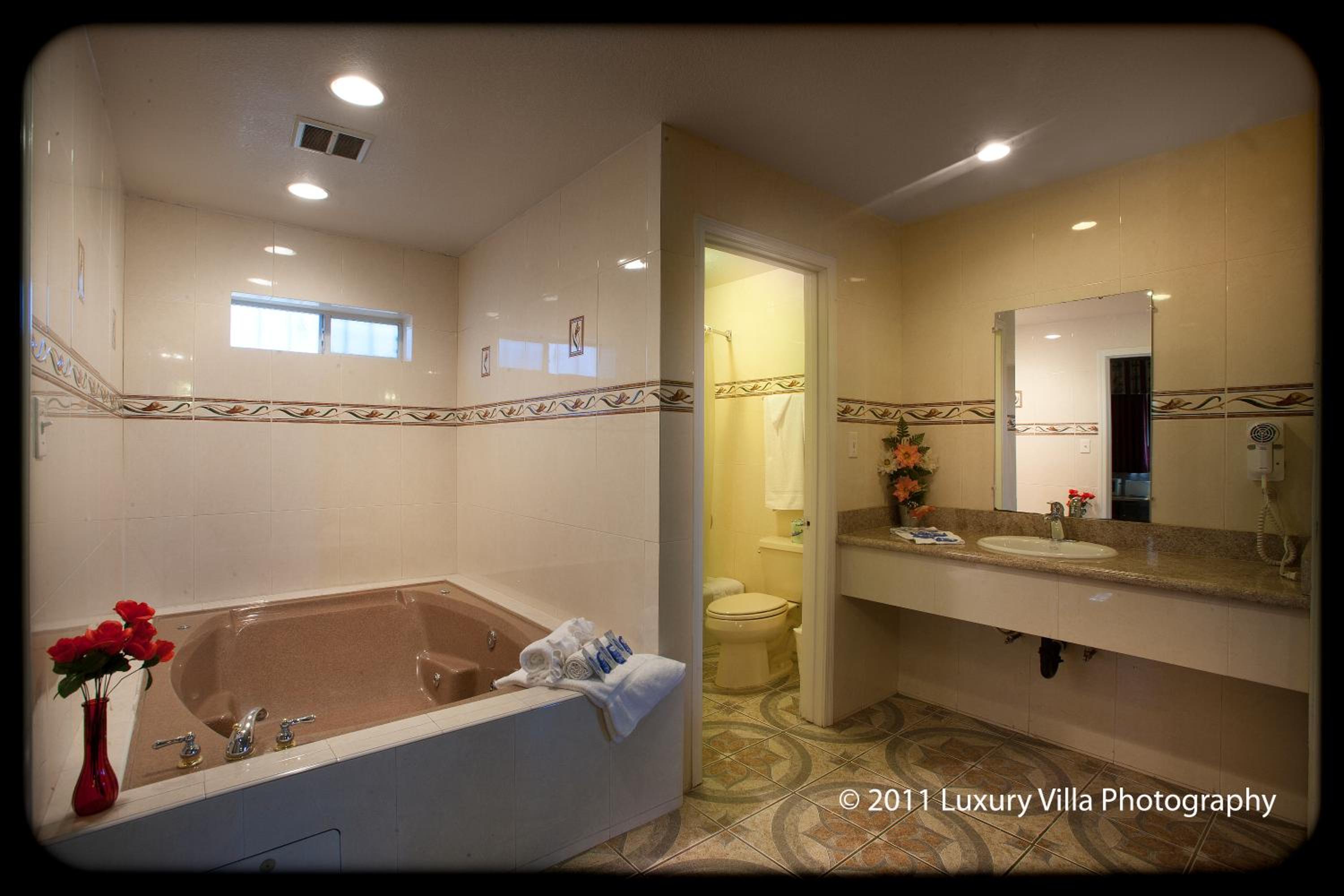 King Studio with Spa Bath