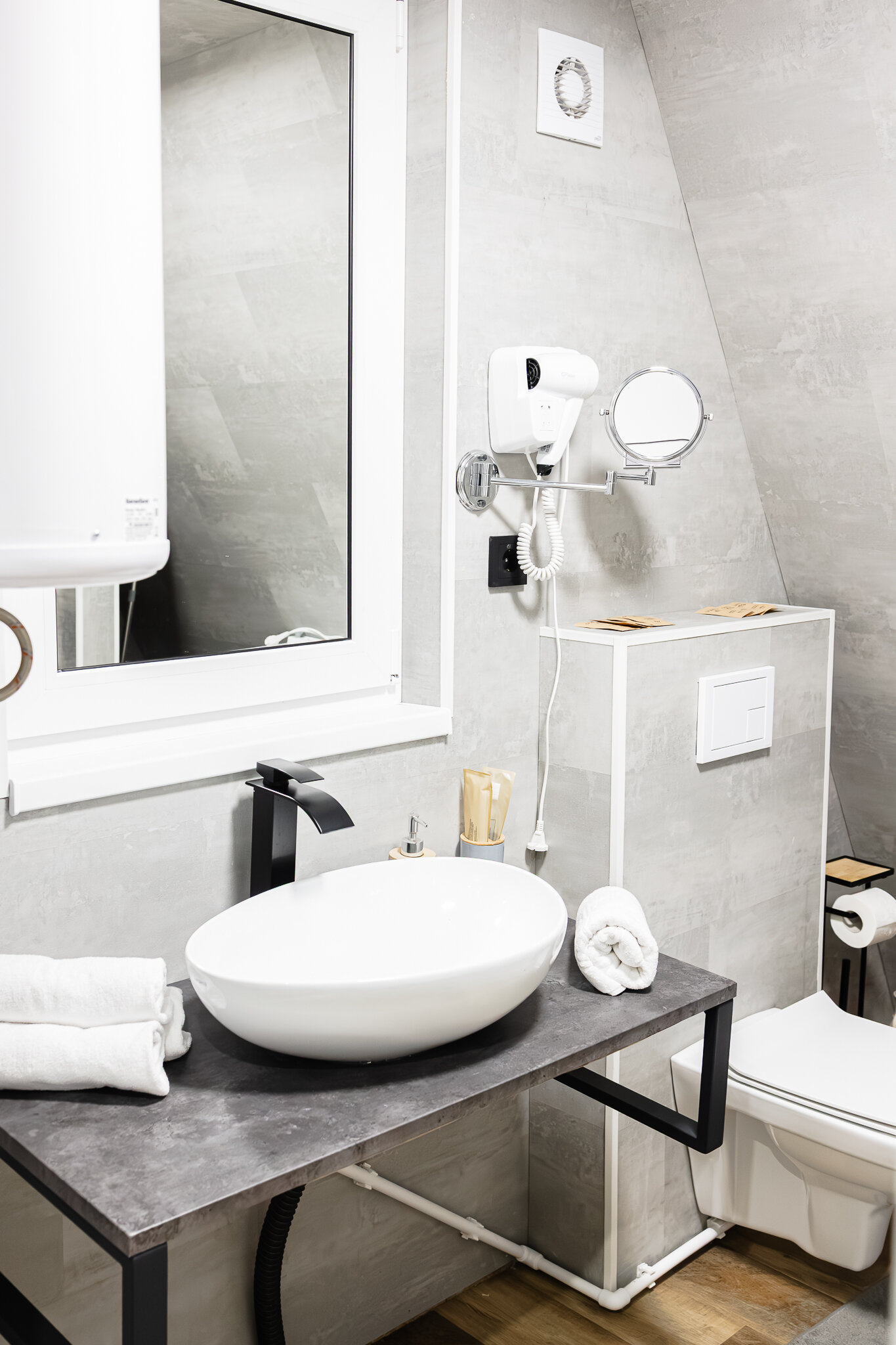 Дом Афрейм  у горной речки