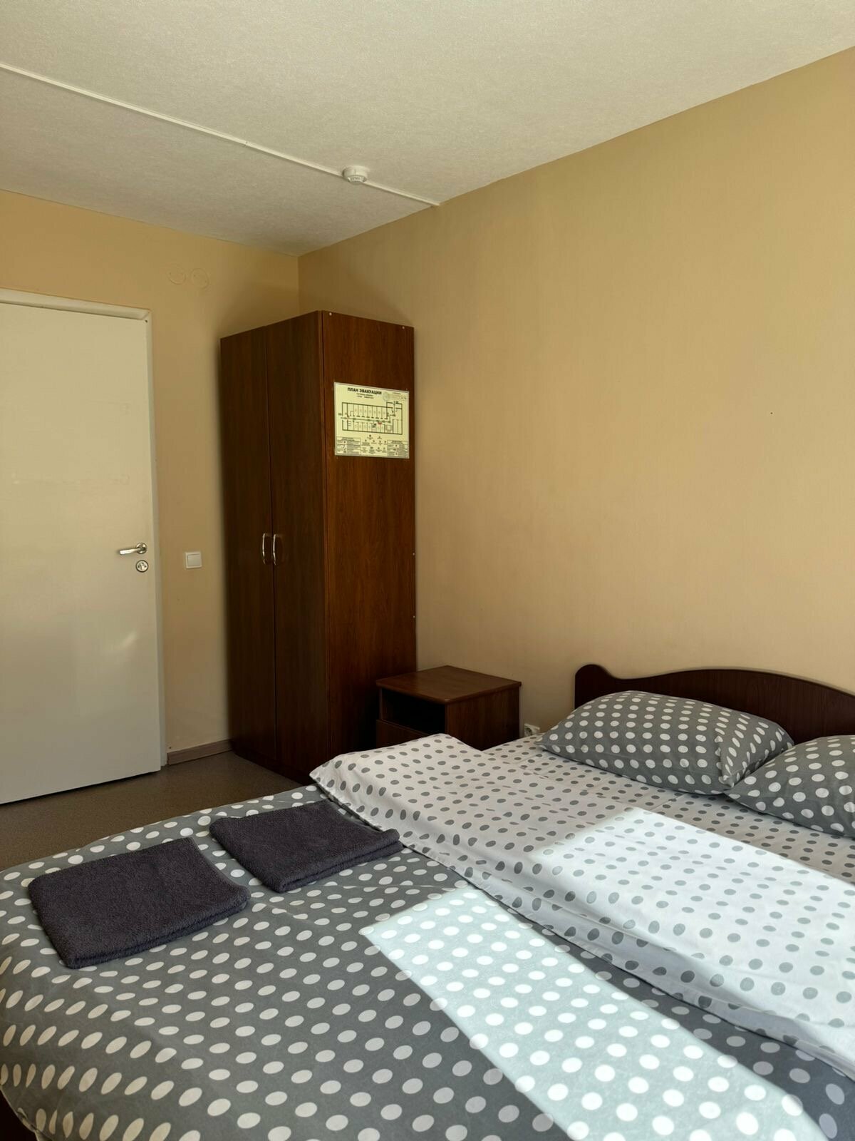 Двухместный номер с удобствами на этаже