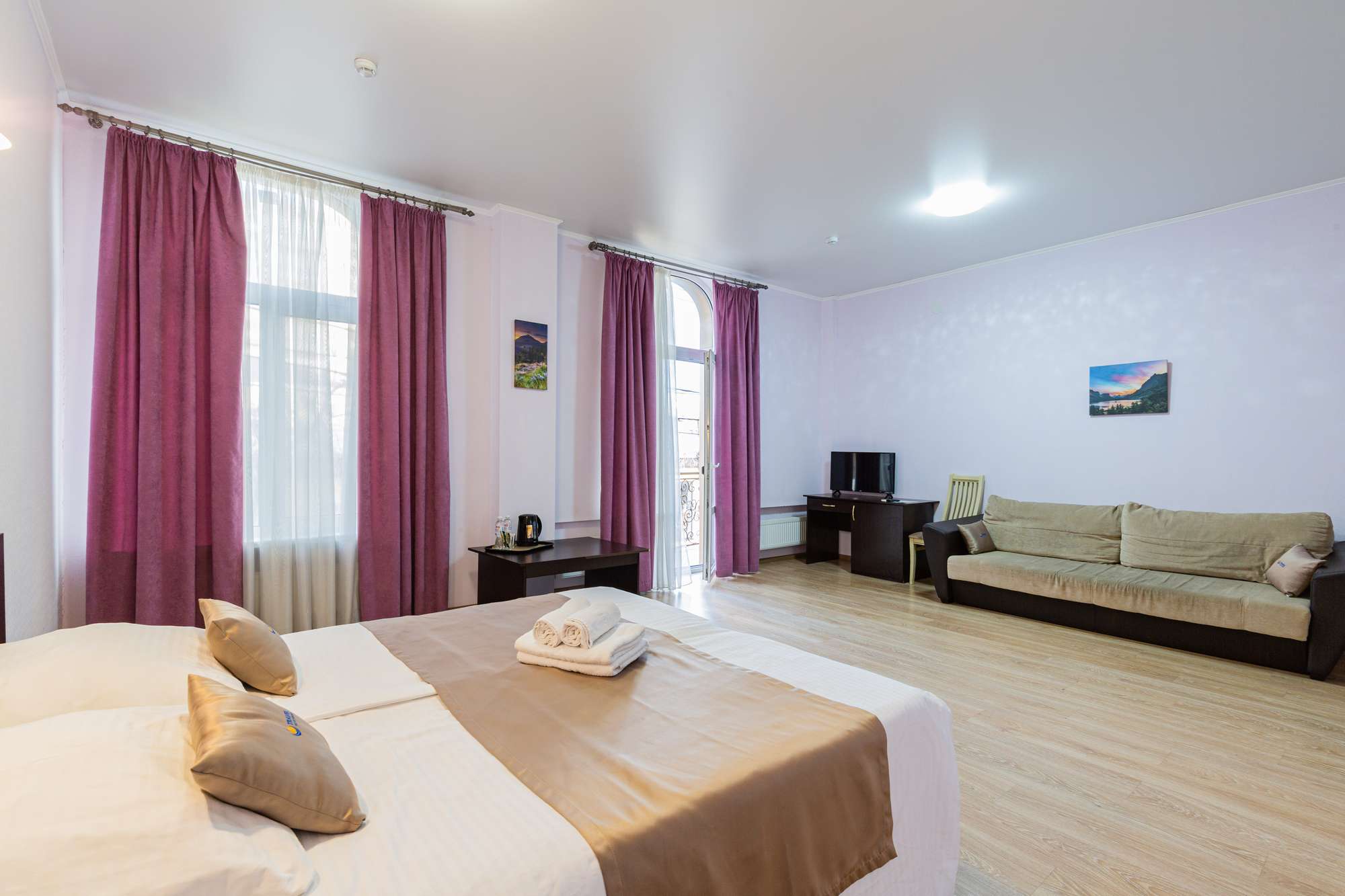 Полулюкс с балконом