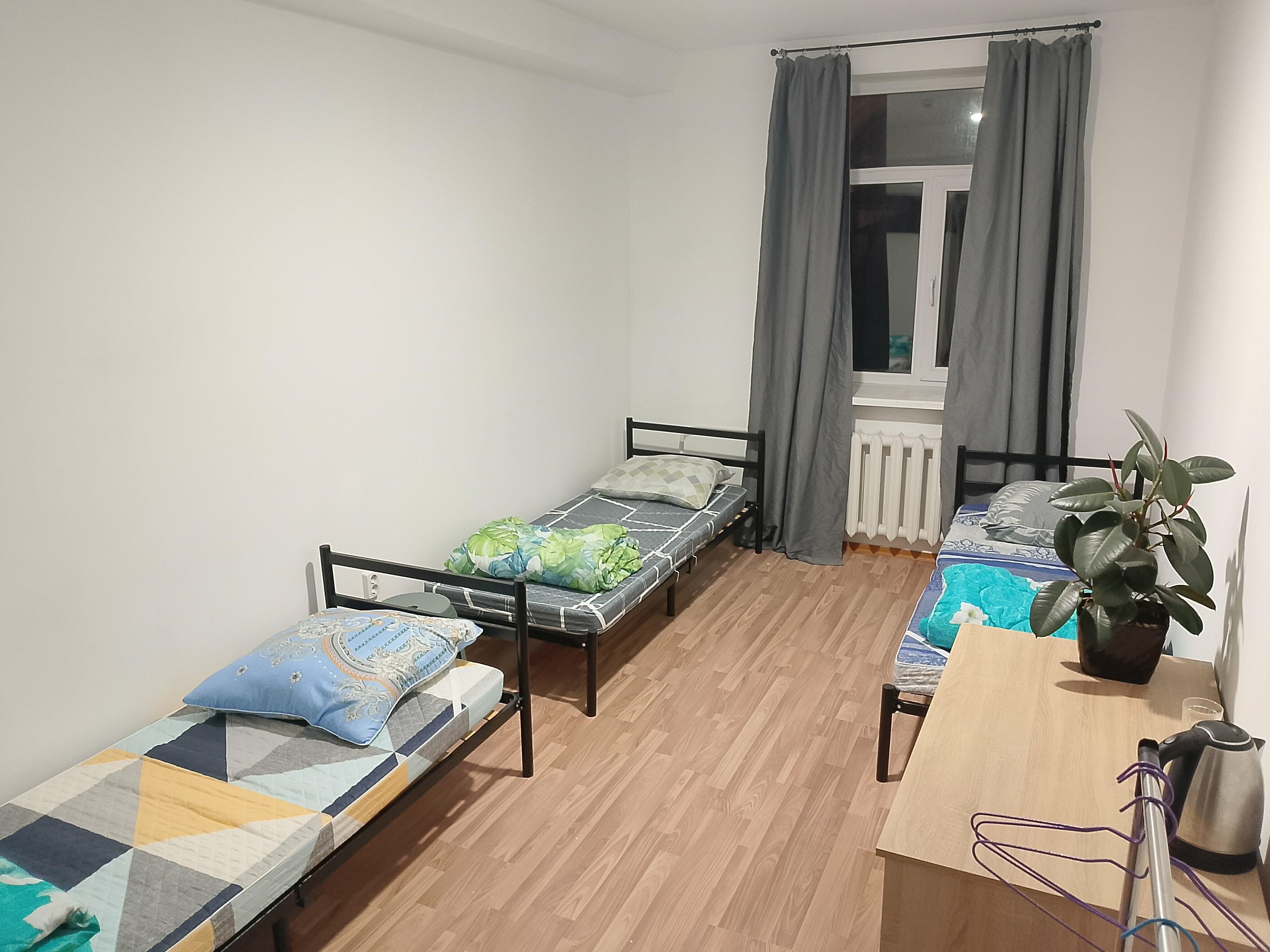 Односпальная кровать в общем номере