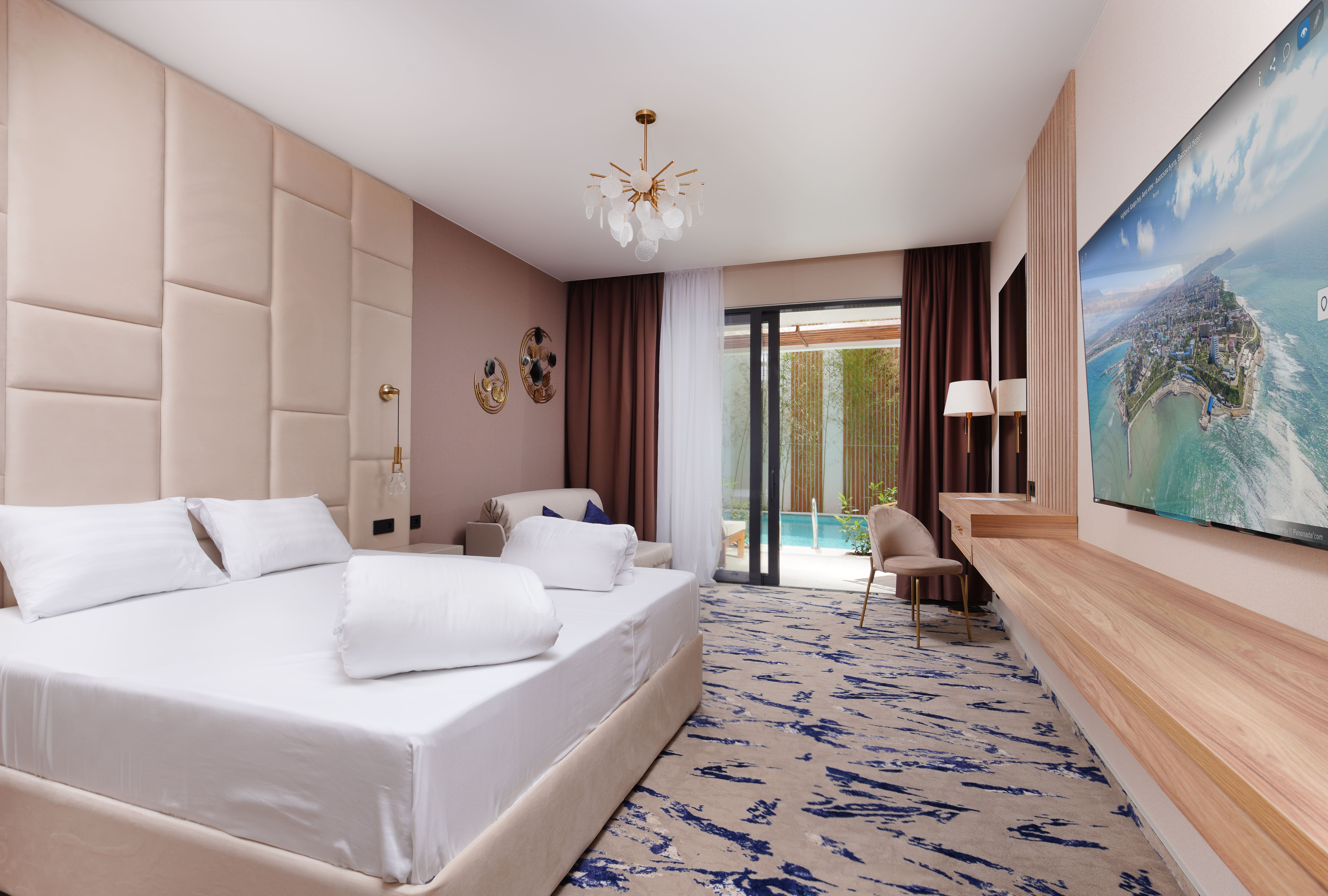 SEA VILLAGE SUPERIOR SWIM UP NEW