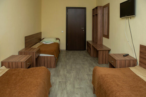 Четырехместный номер эконом-класса с общей ванной комнатой