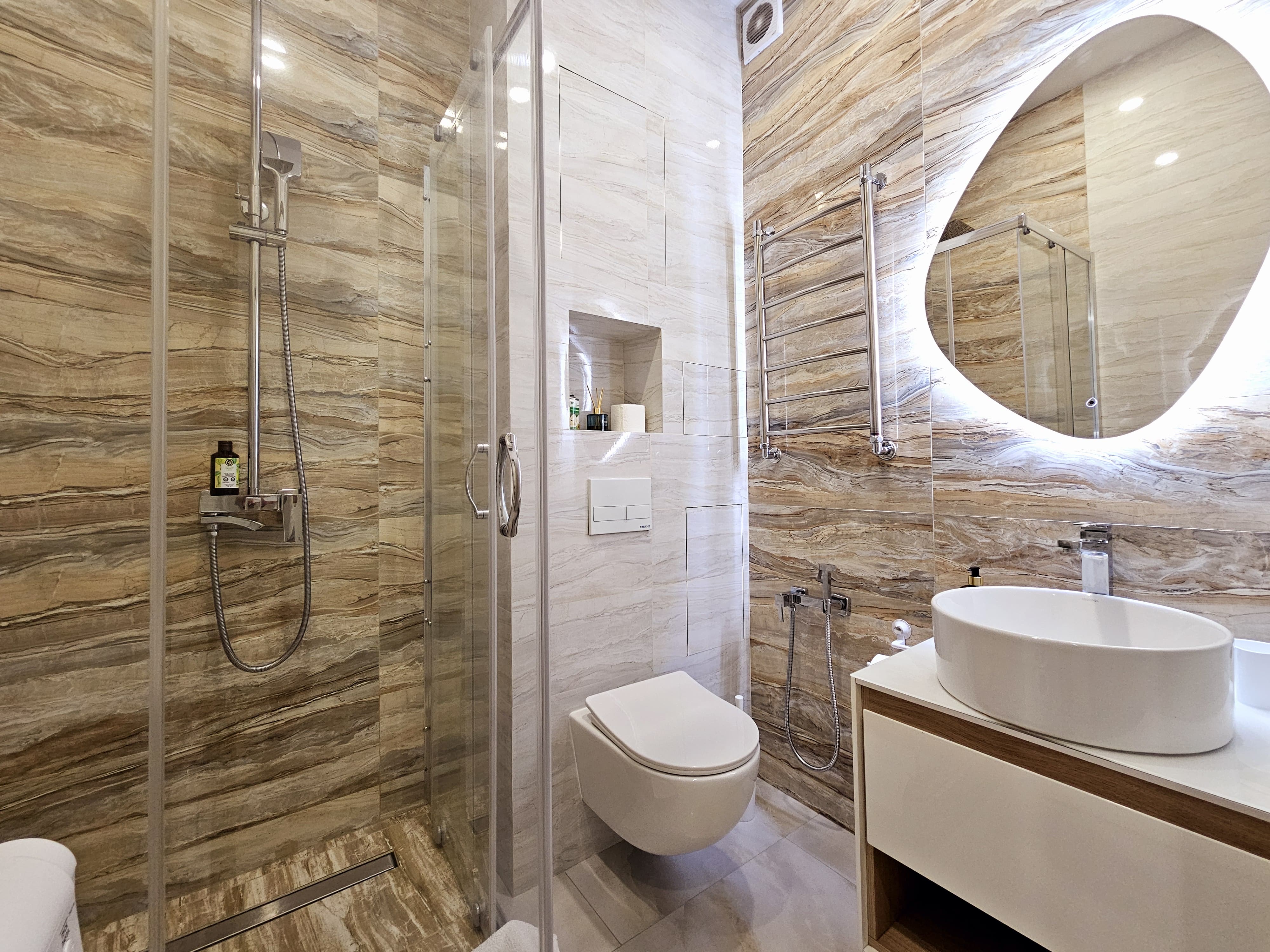 Люкс апартаменты с отдельной спальней