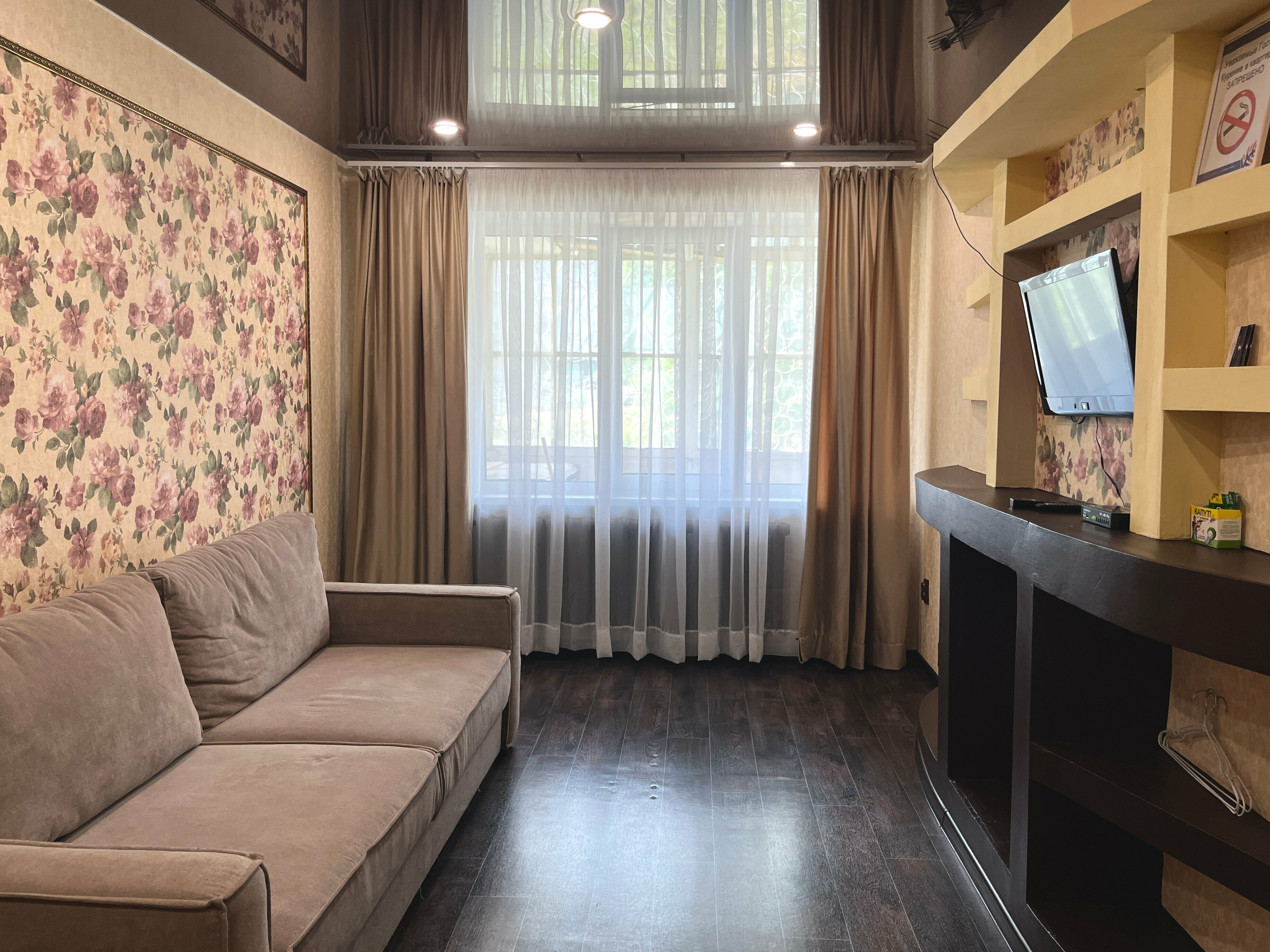 Двухкомнатная ЛЮКС в районе ДК Металлургов с большой кухней