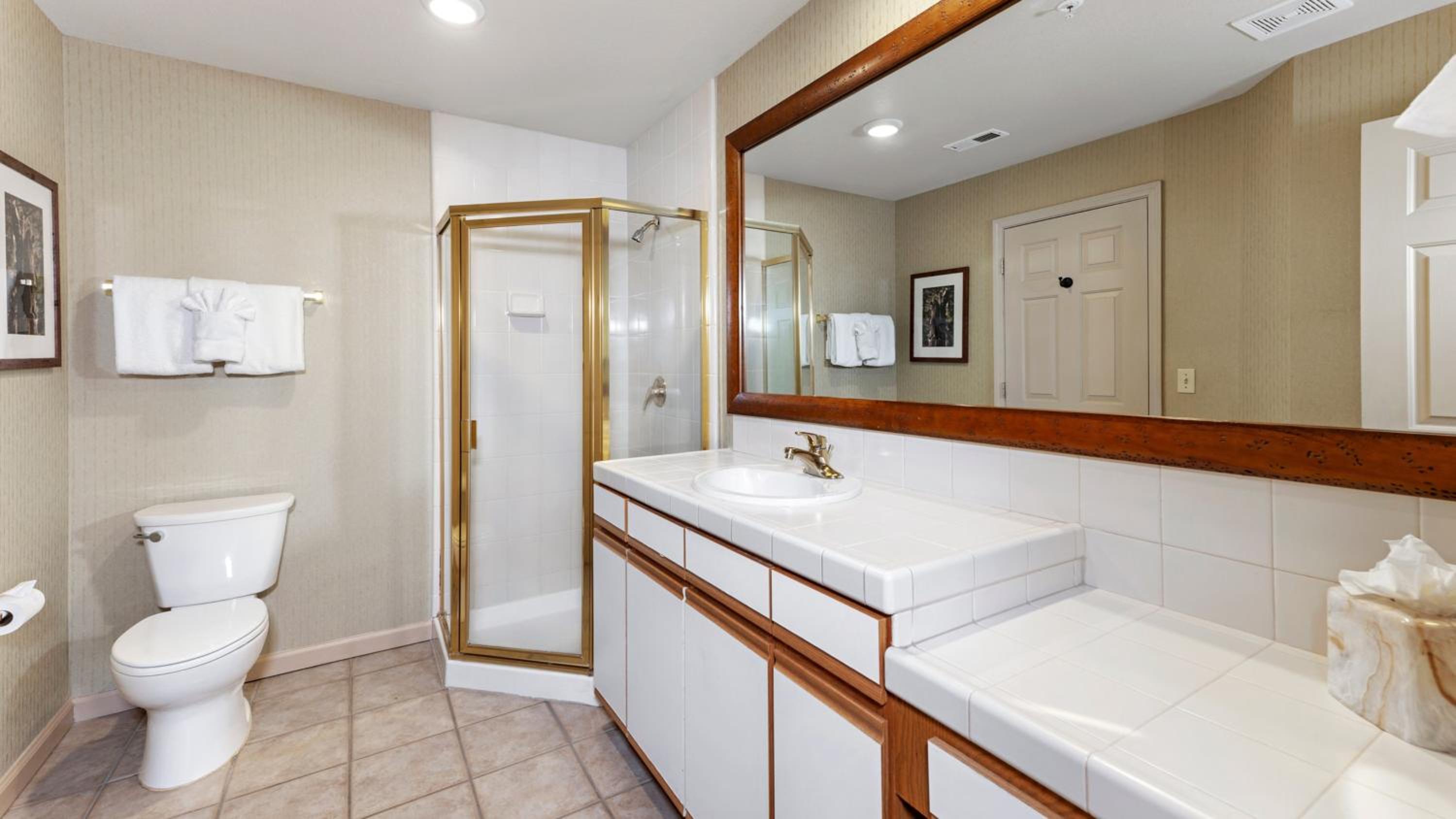 Crest Point One-Bedroom Villa with King Bed 