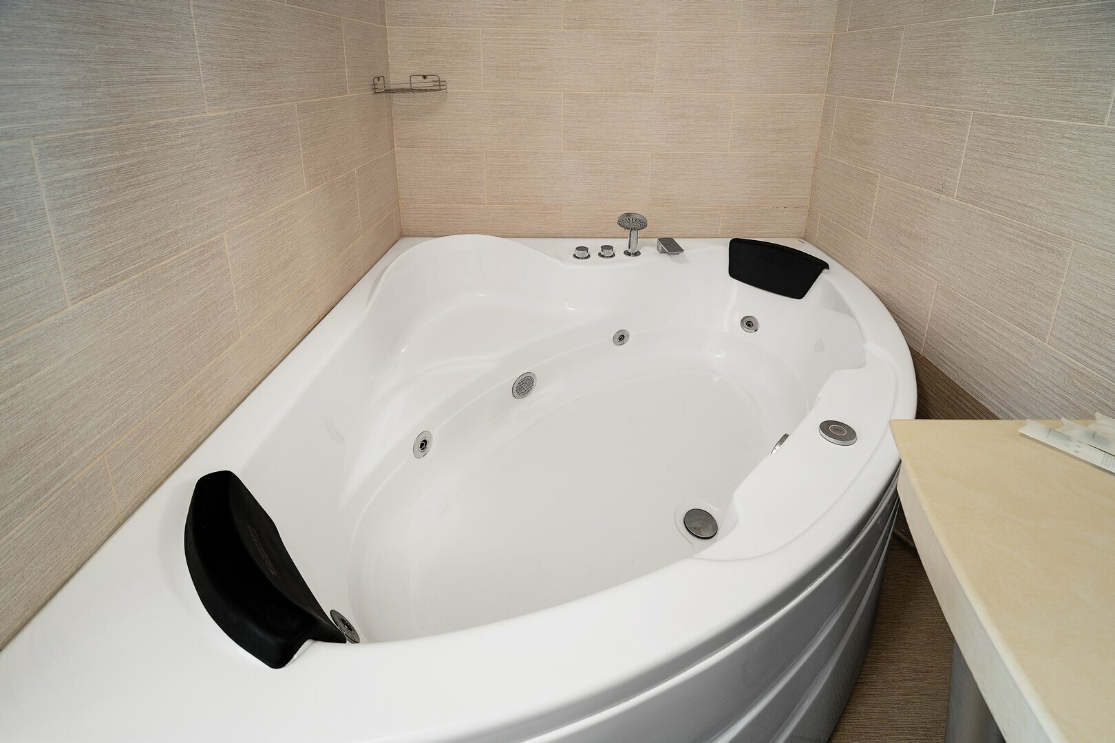 Люкс двухкомнатный с ванной