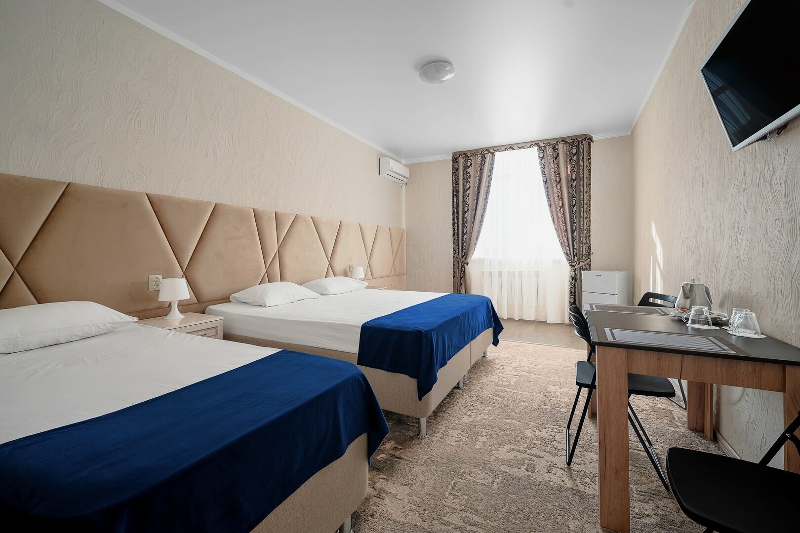 Стандарт 3-х местный с видом на улицу