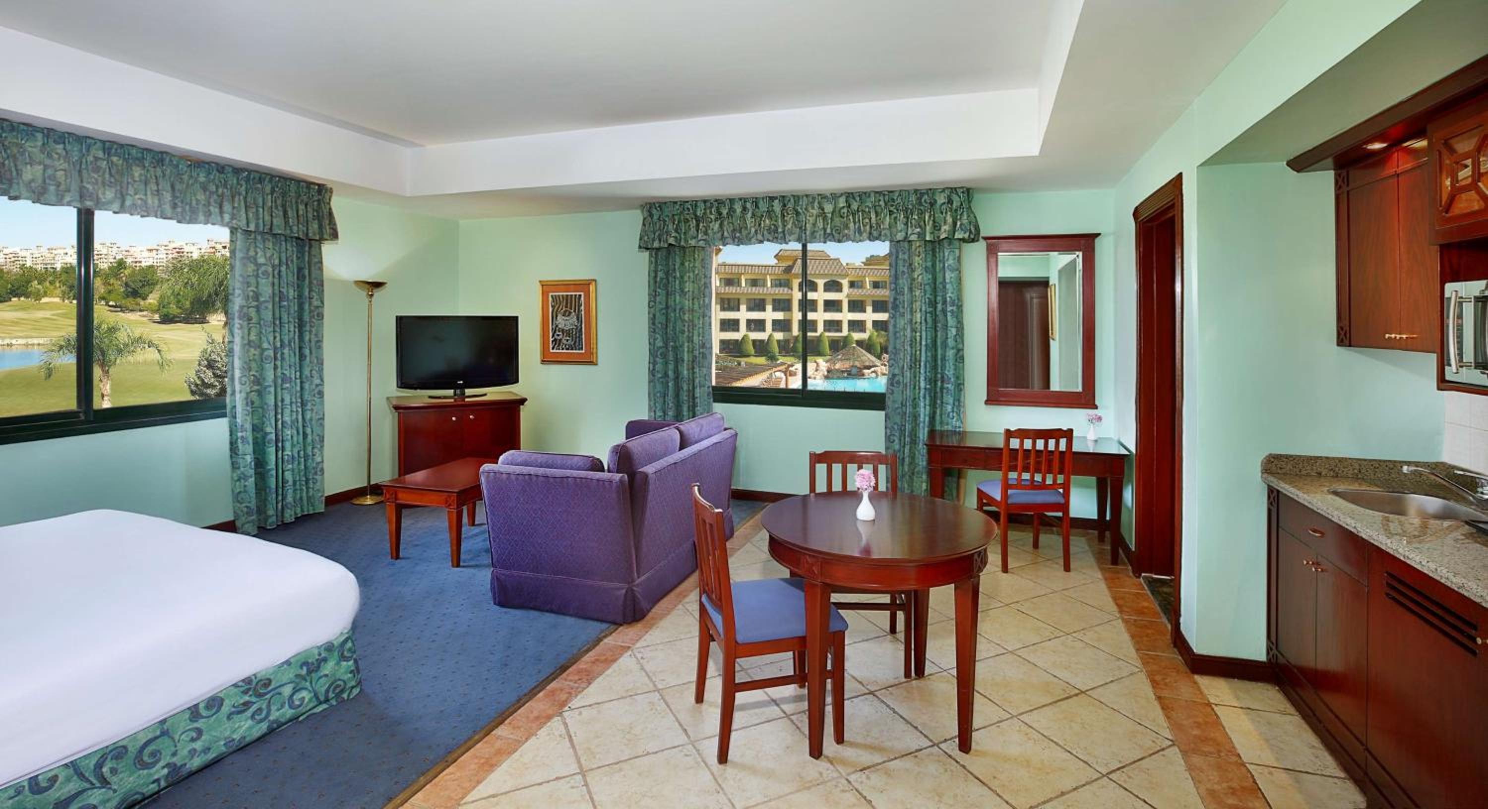 Deluxe King Room with Kitchenette