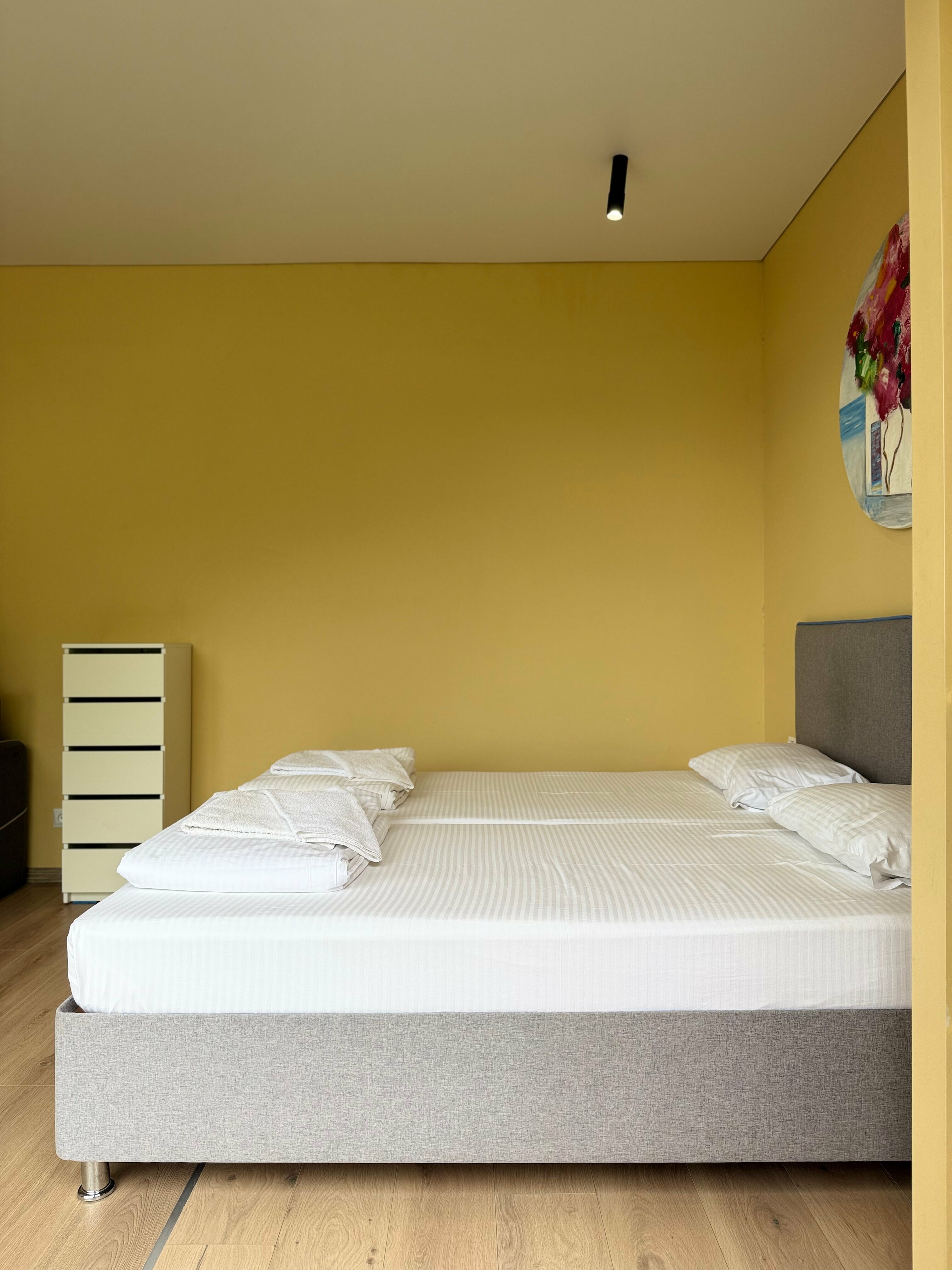 Стандарт с боковым видом на море