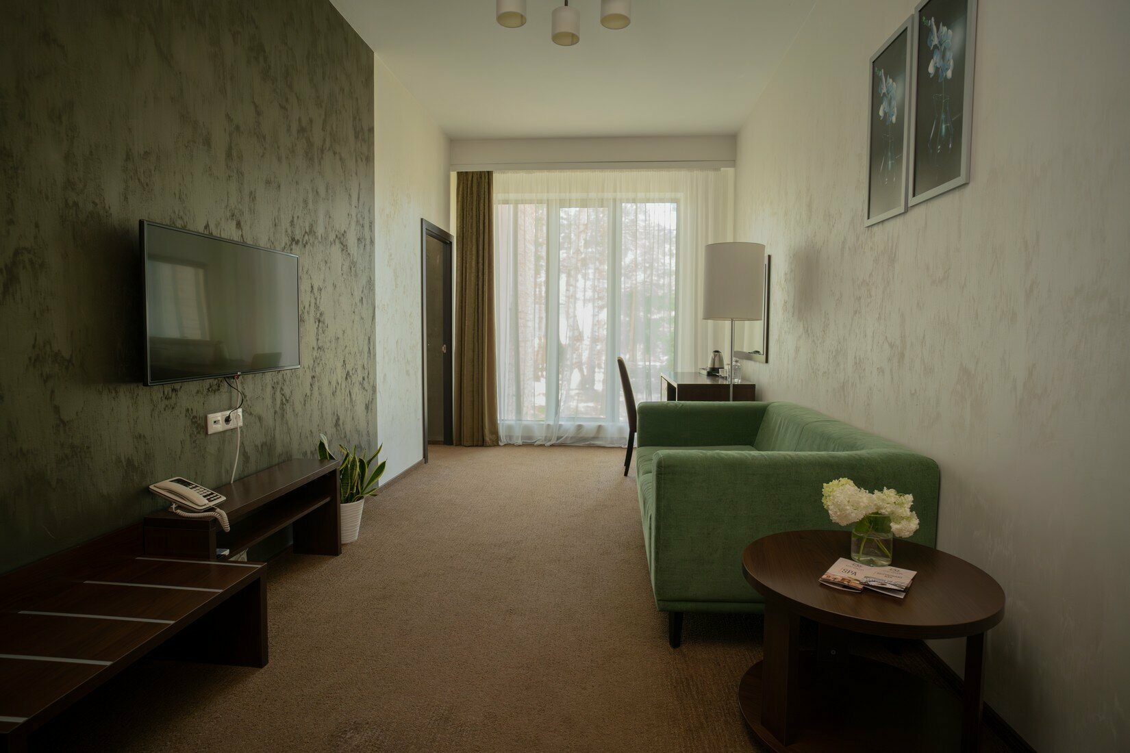 Люкс с кроватью размера «king-size» и балконом