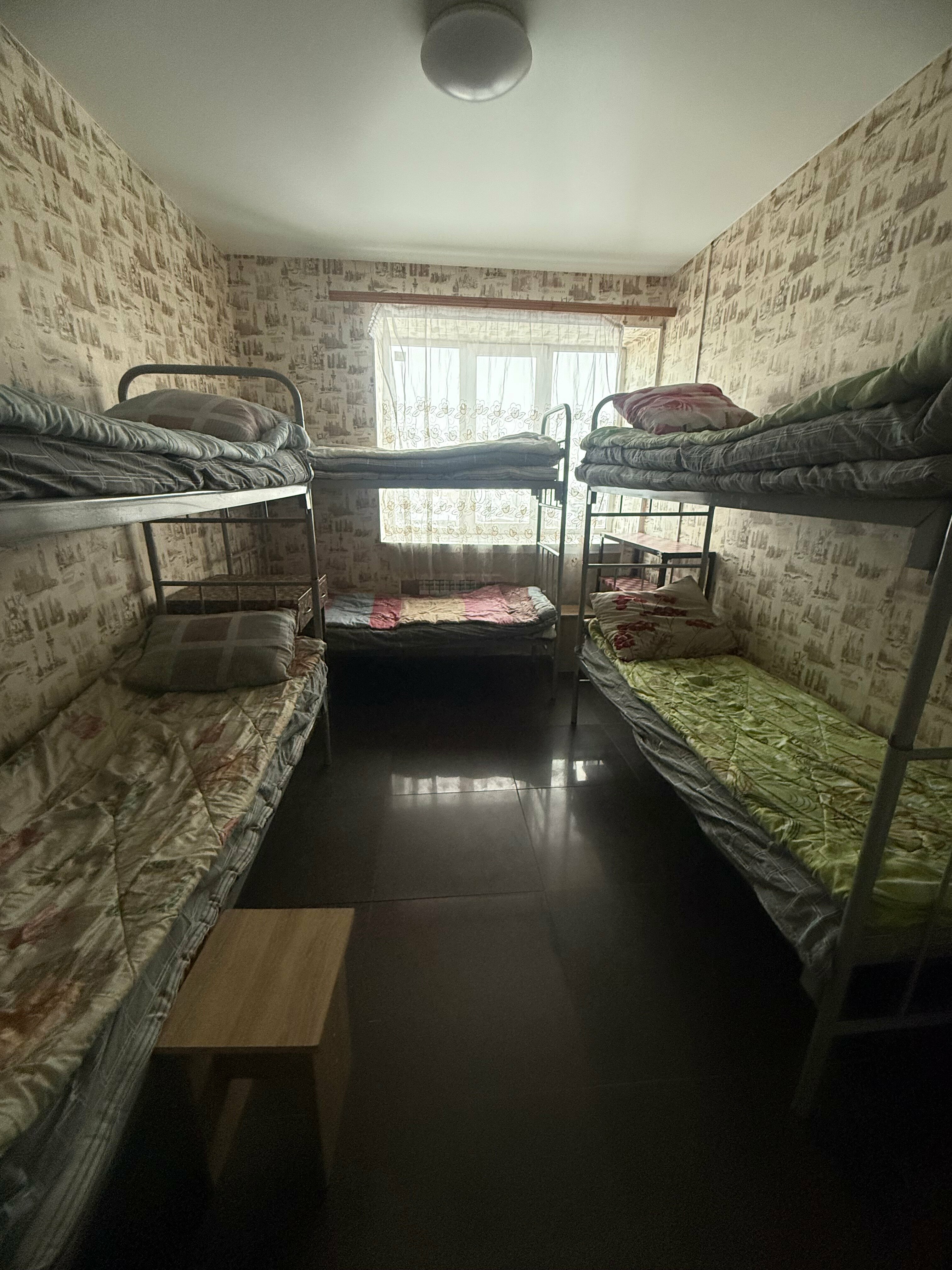 Общий номер для мужчин с 6 кроватями