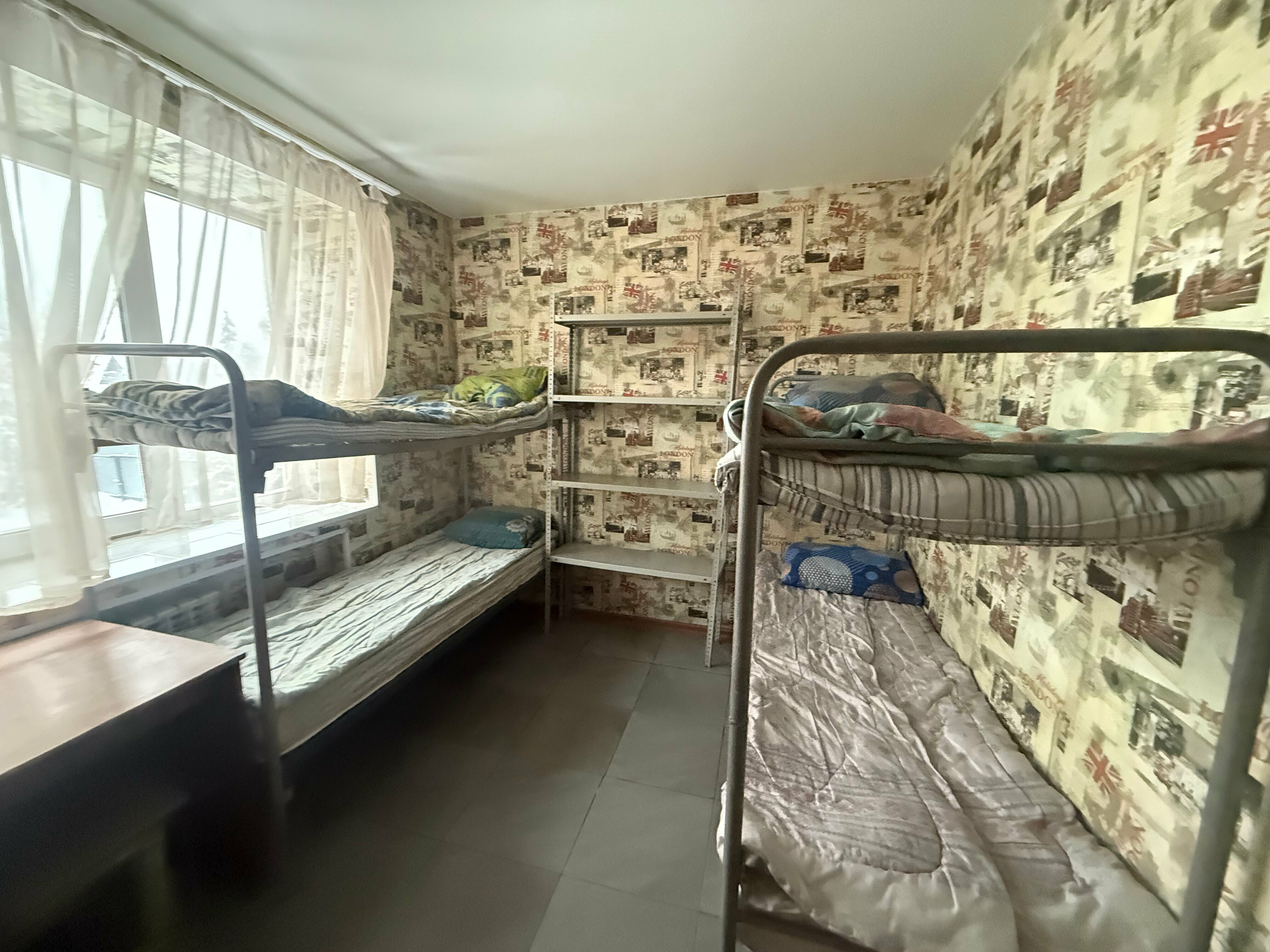 Общий номер для мужчин с 6 кроватями