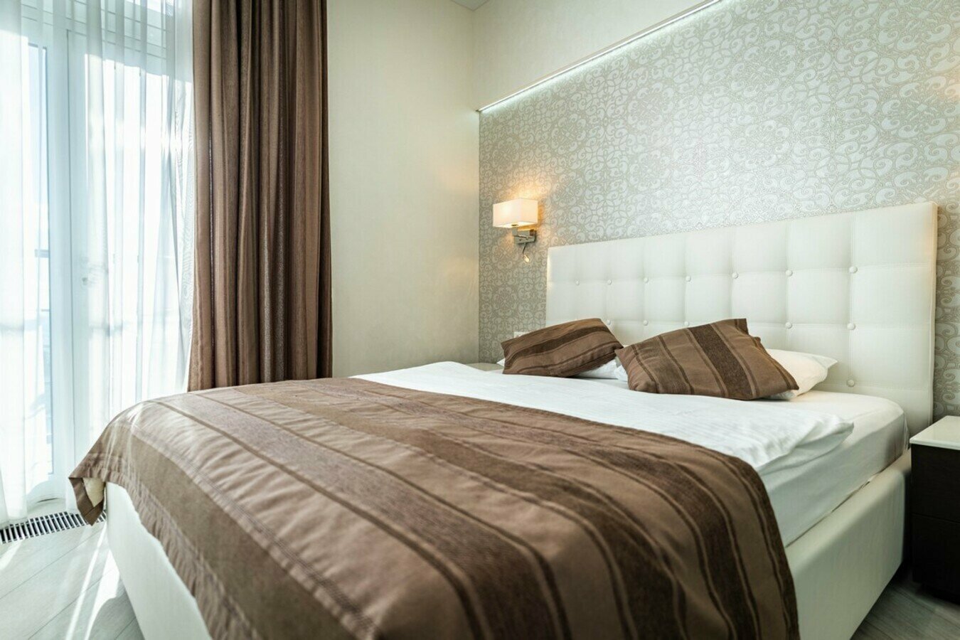 Дизайнерский апартамент с балконом! Пляж и набережная в 5 минутах! Центр Сочи!