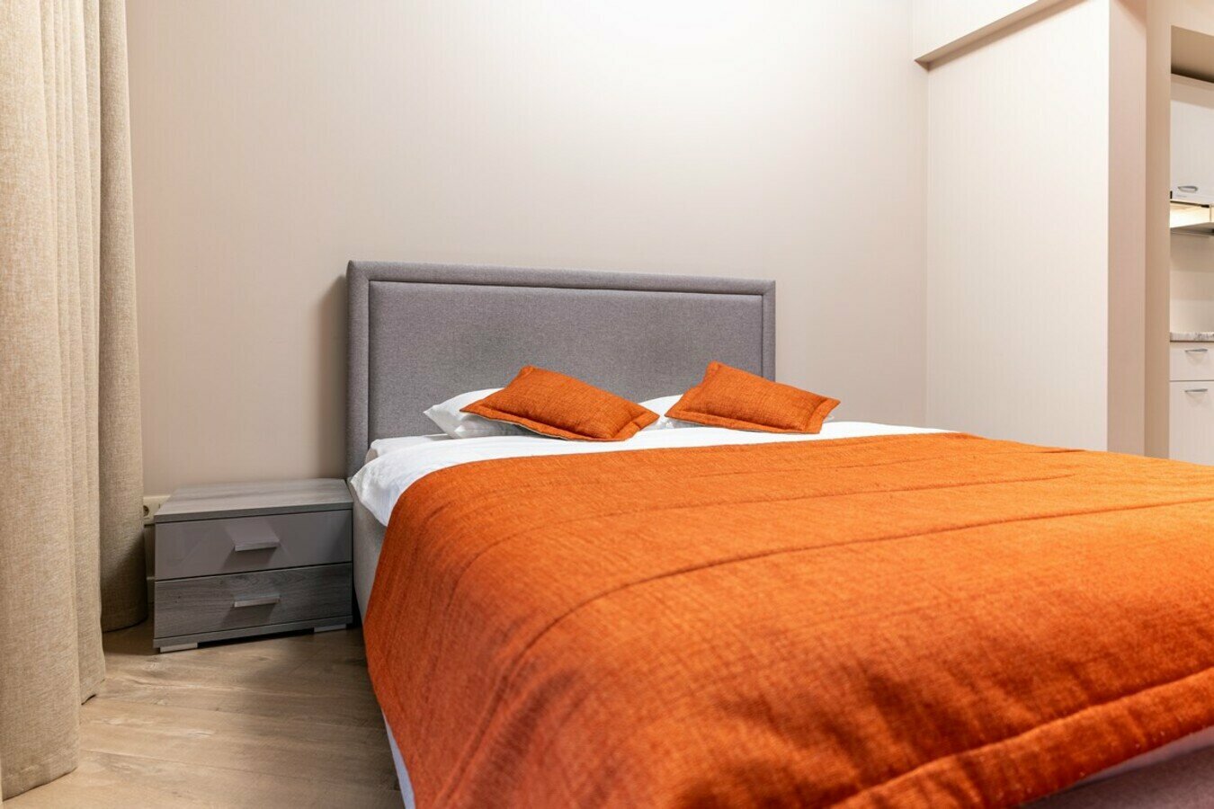 Шикарная студия с балконом! До пляжа и набережной 5 минут! Центр