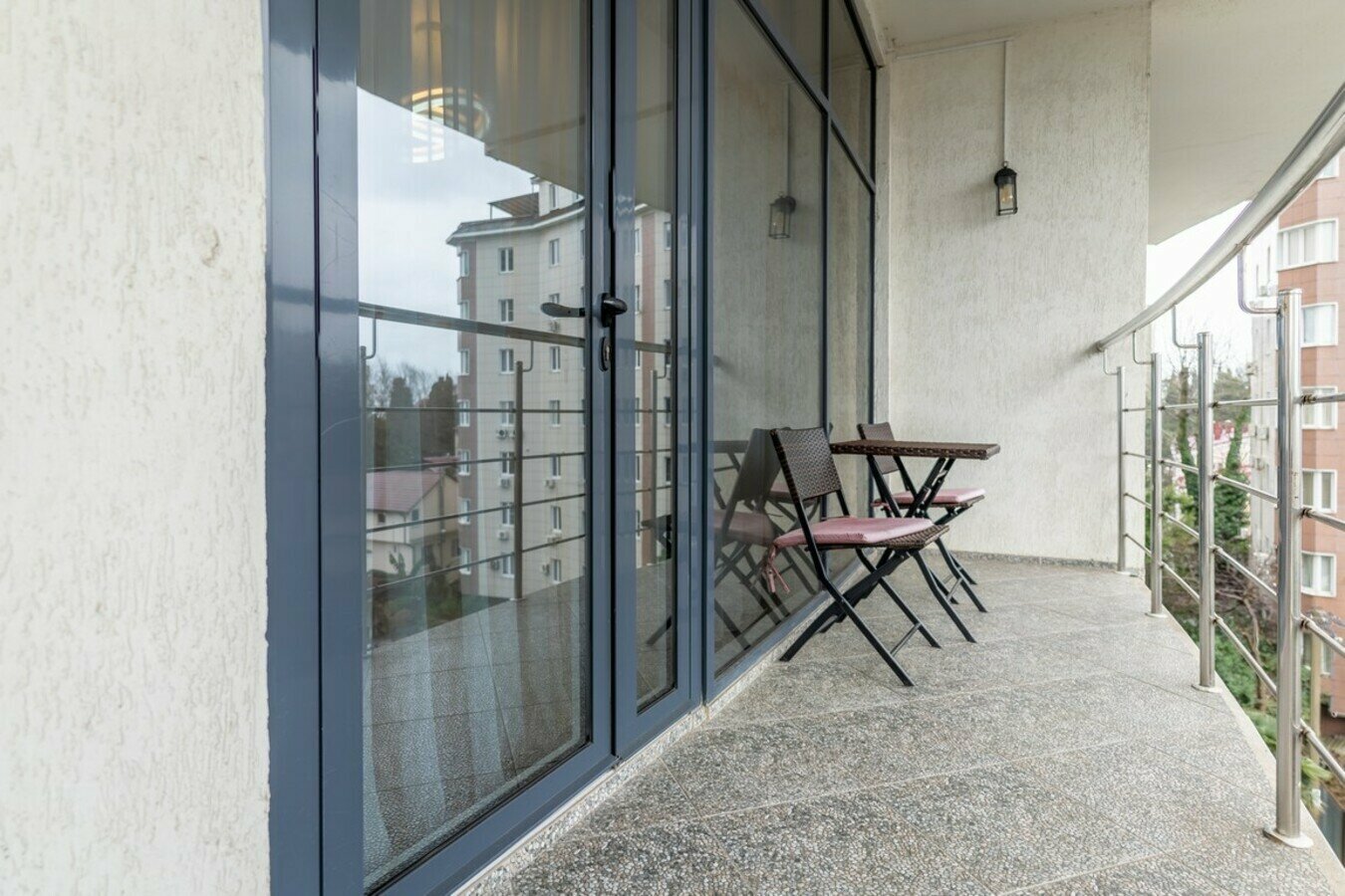 Шикарная студия с балконом! До пляжа и набережной 5 минут! Центр