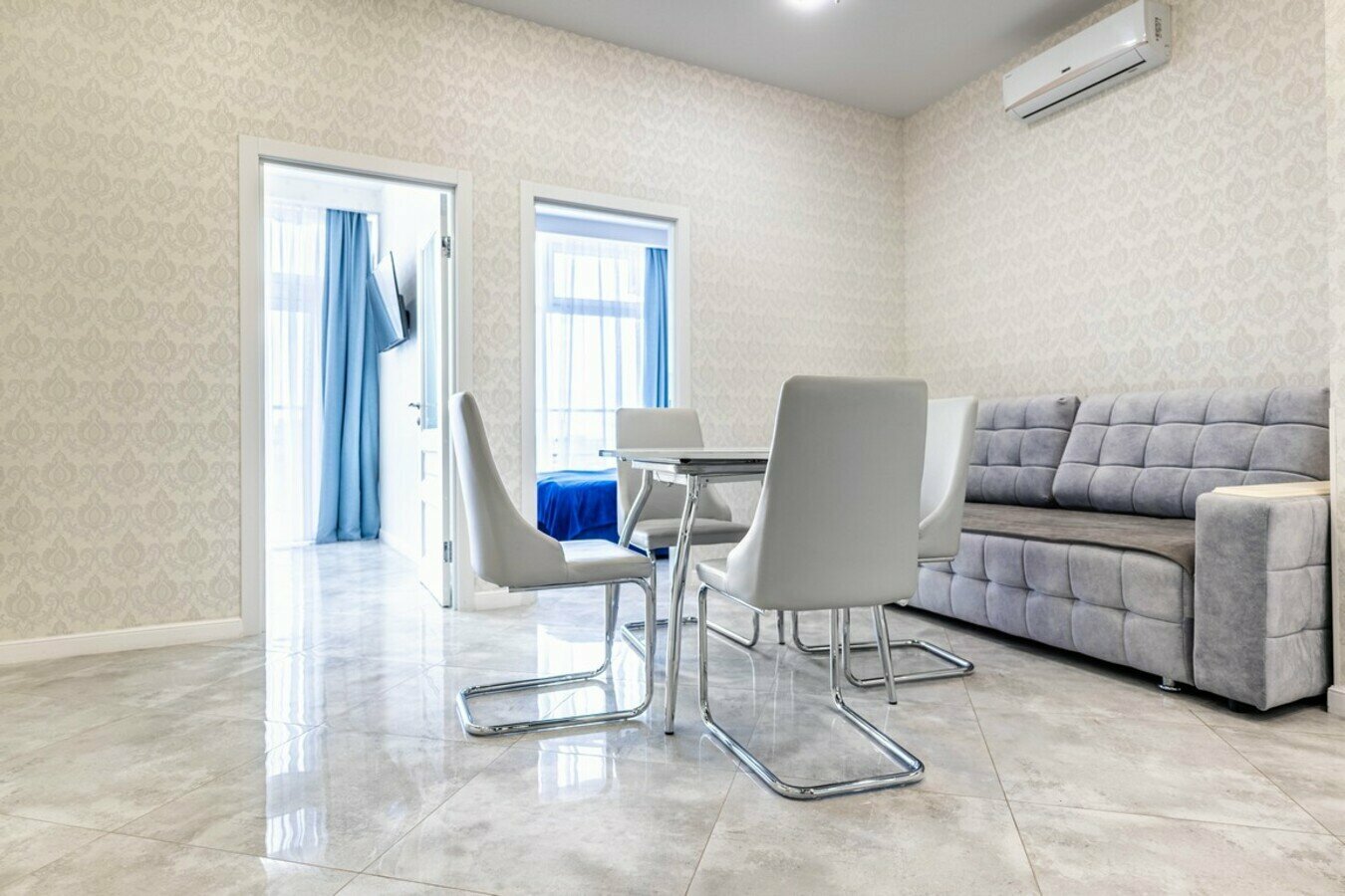 Трехкомнатный люкс с балконом в центре Сочи! Вид на море! Набережная и пляж в 5 минутах!