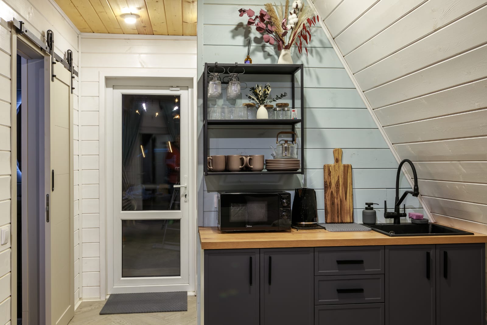 Дом с видом на озеро