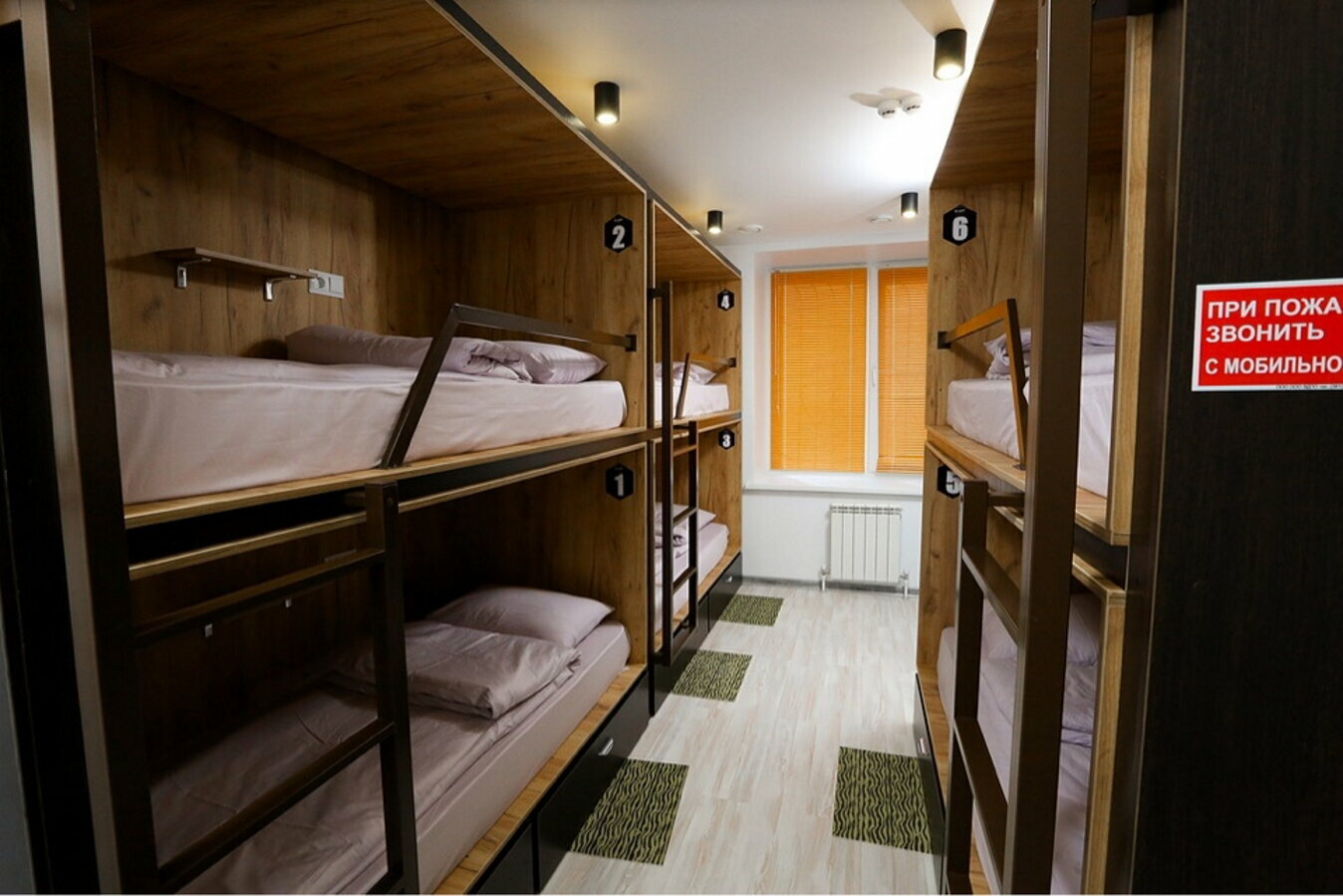 Общий номер для мужчин с 6 кроватями