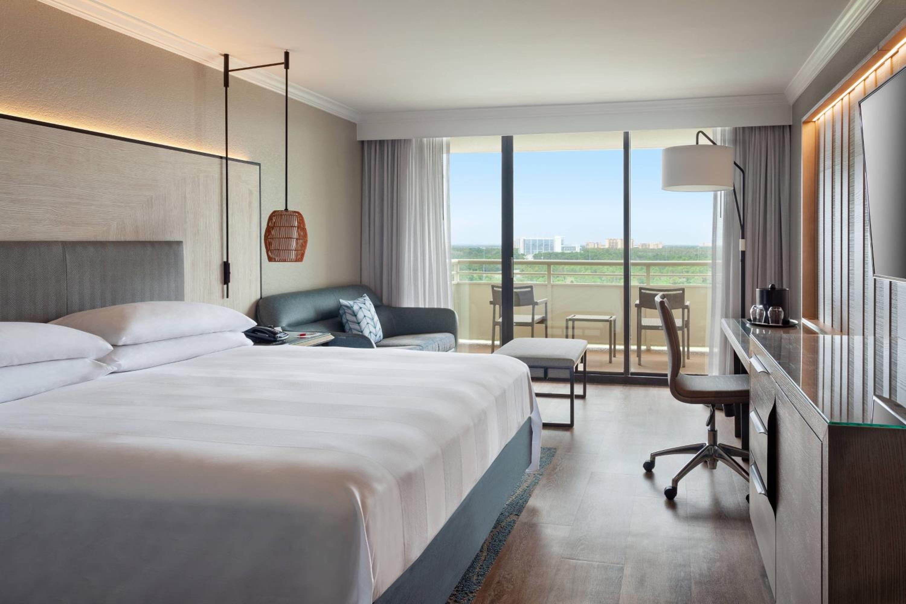 Ambassador King Suite with Sofa Bed and Pool-Laser Show View