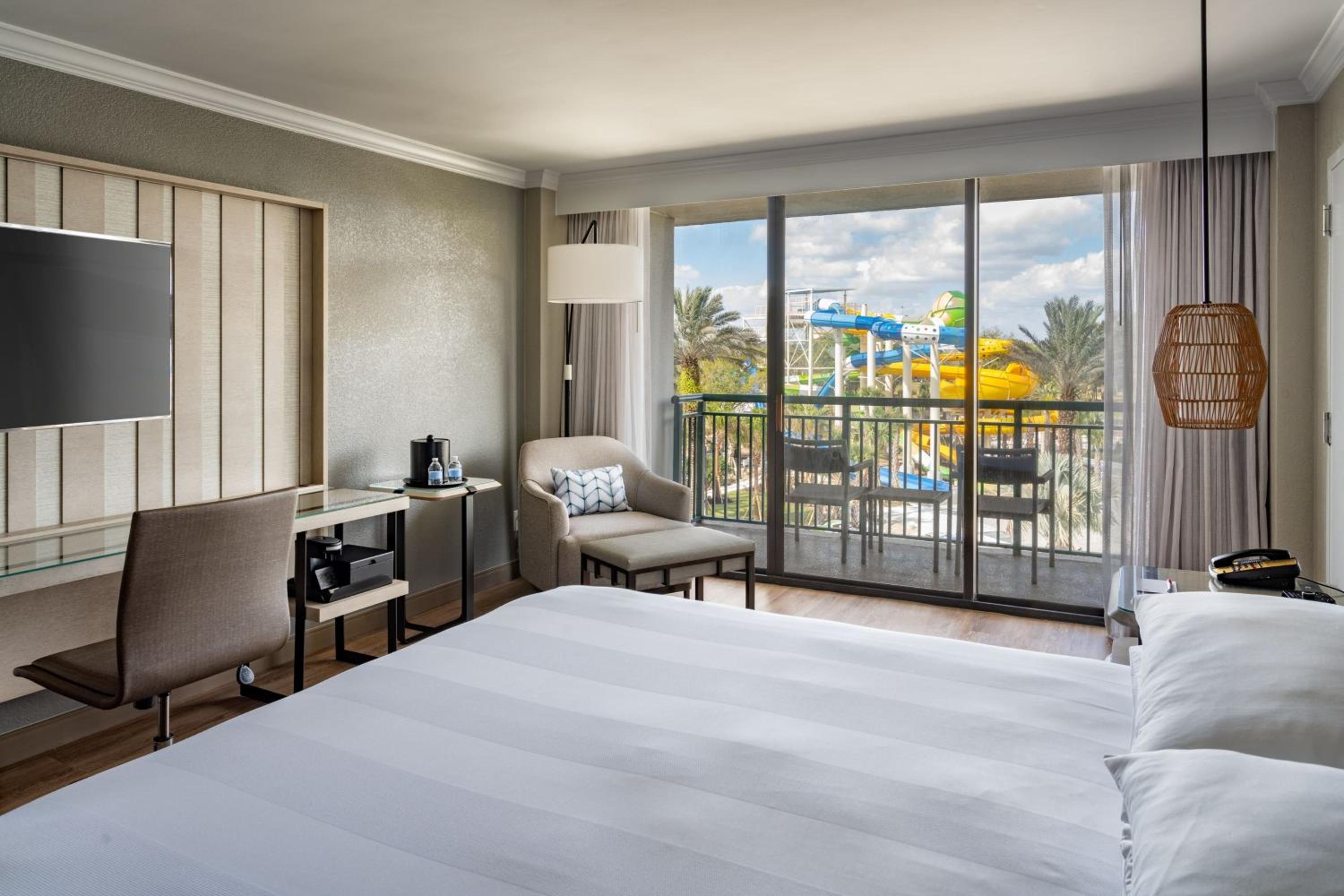 Renovated, Guest room, 1 King, River Falls Pool view