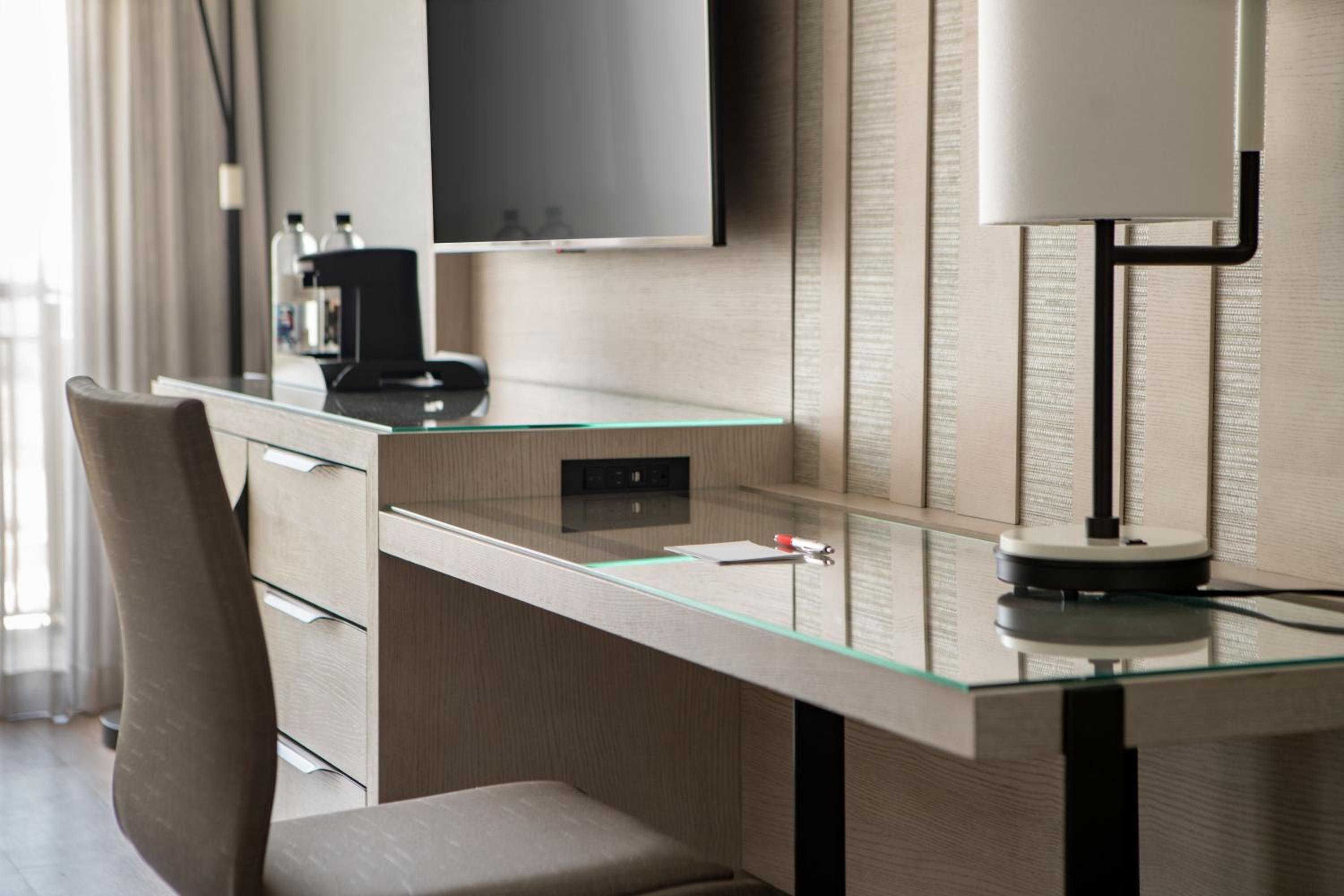 Fairway, Suite, 1 King, Sofa bed, Golf view