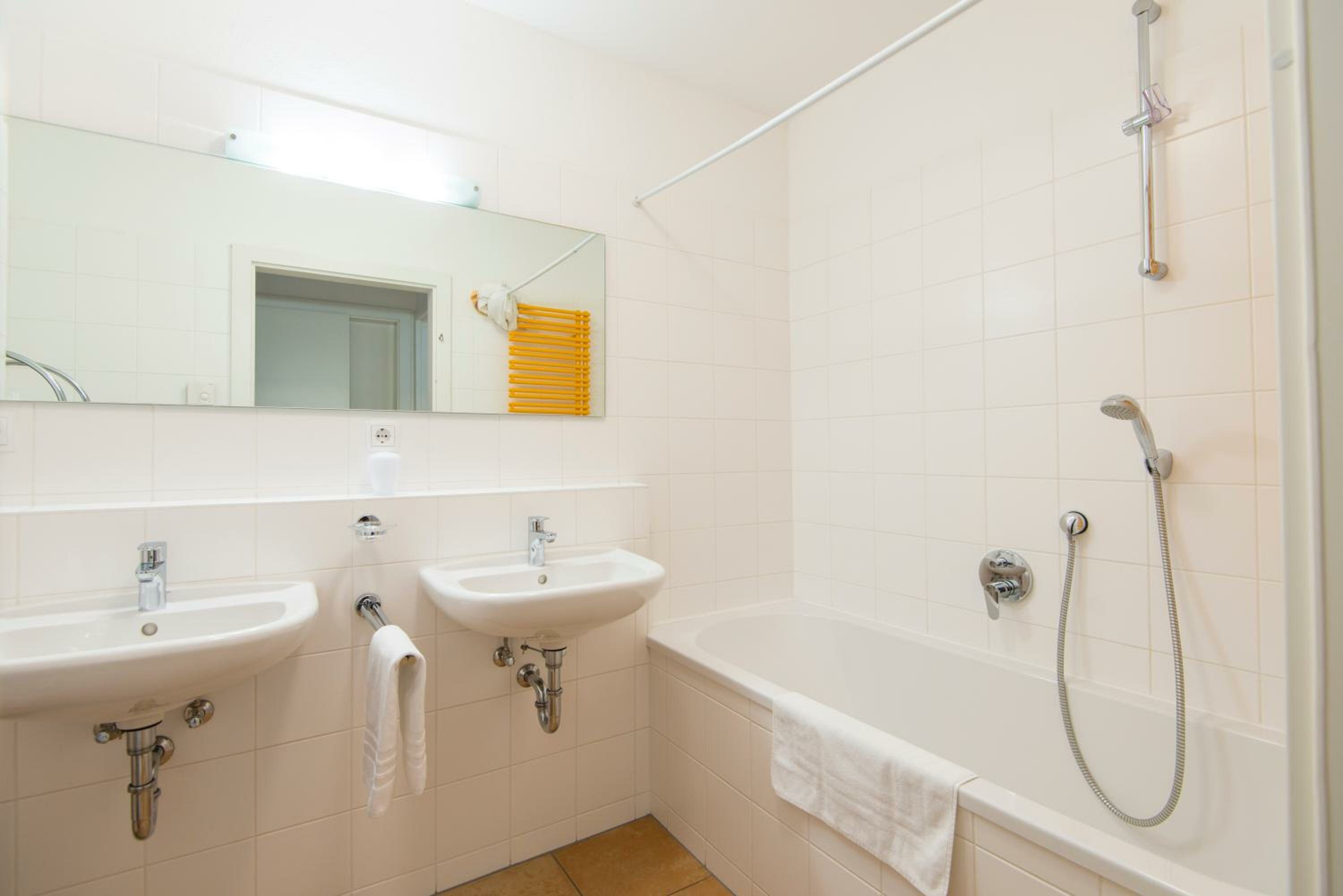 Three-Bedroom Apartmen with Sofa Bed