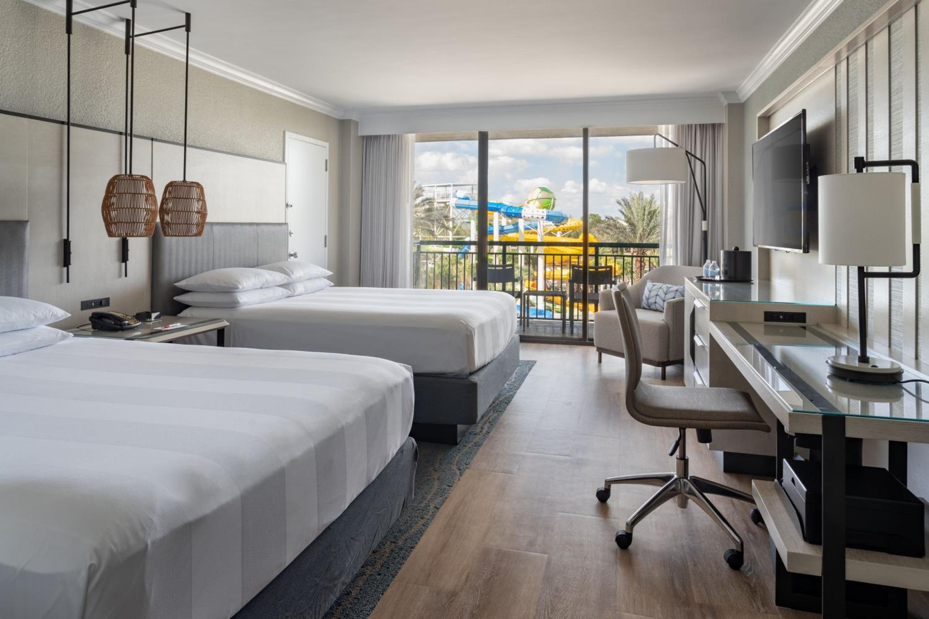 Renovated, Guest room, 2 Queen, River Falls Pool view