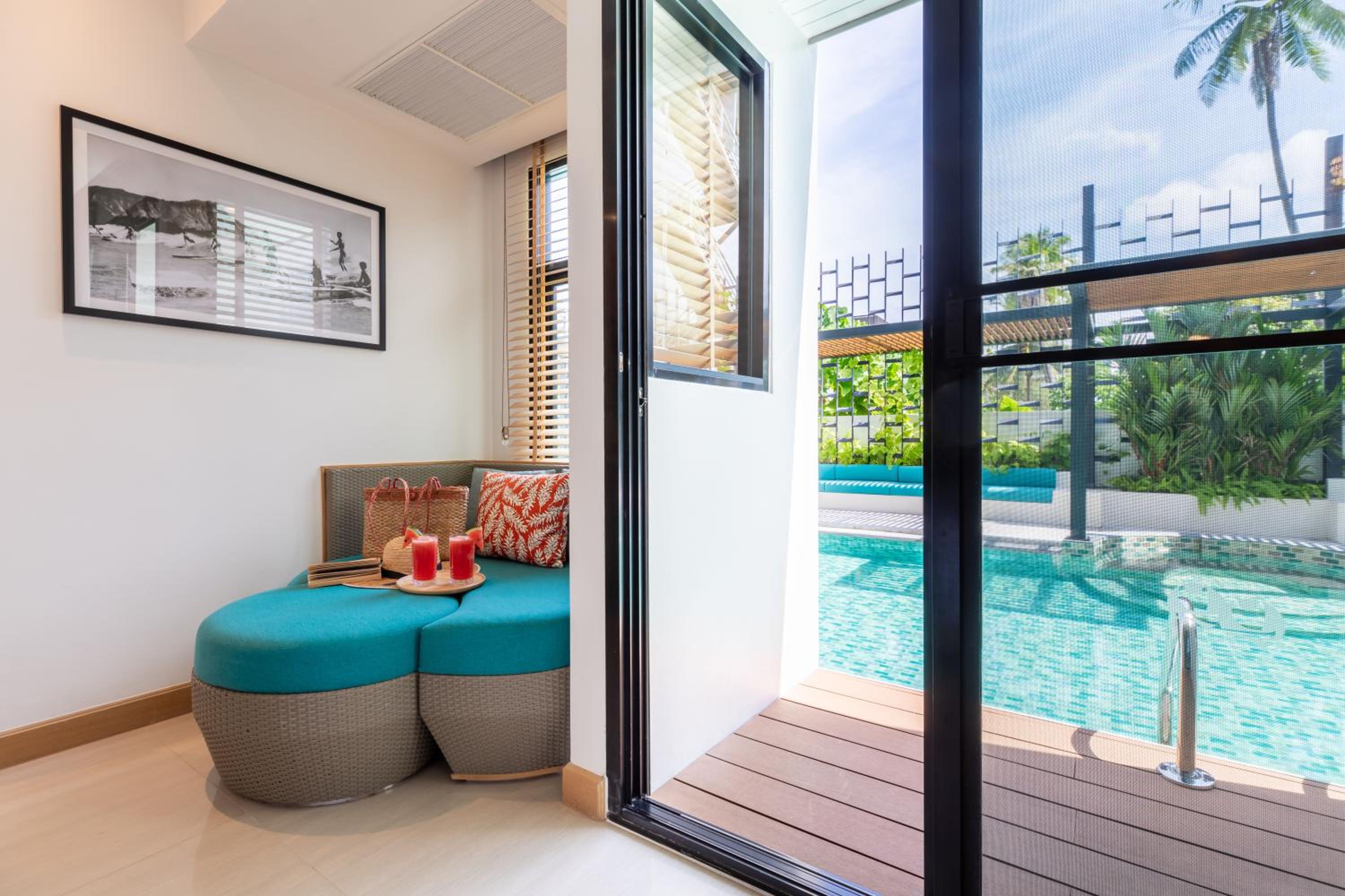 Deluxe Pool Access 1 King