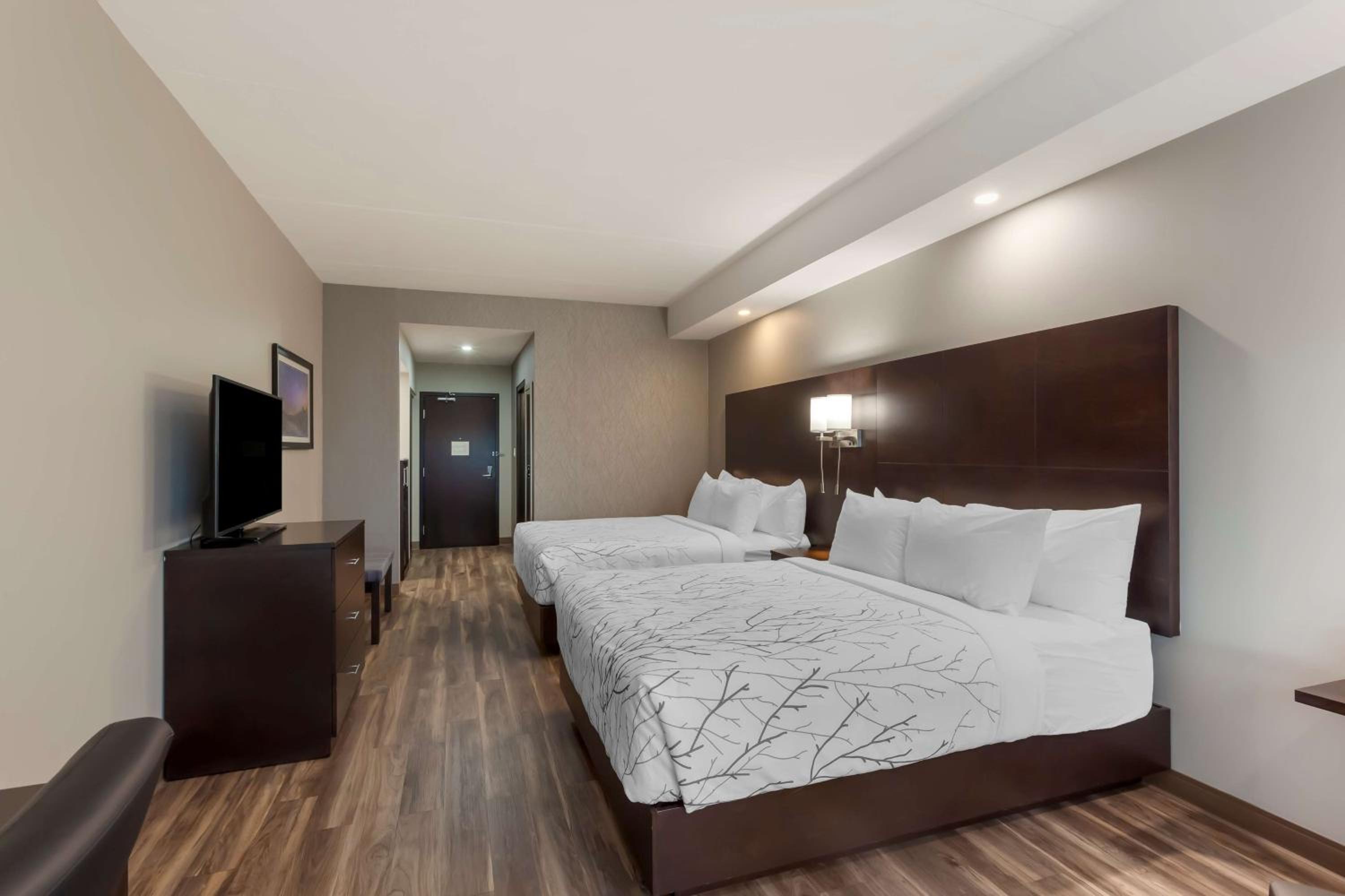 Queen Room with Two Queen Beds and Bath Tub - Disability Access