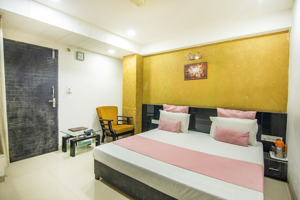 Deluxe Room, 1 King Bed, Accessible