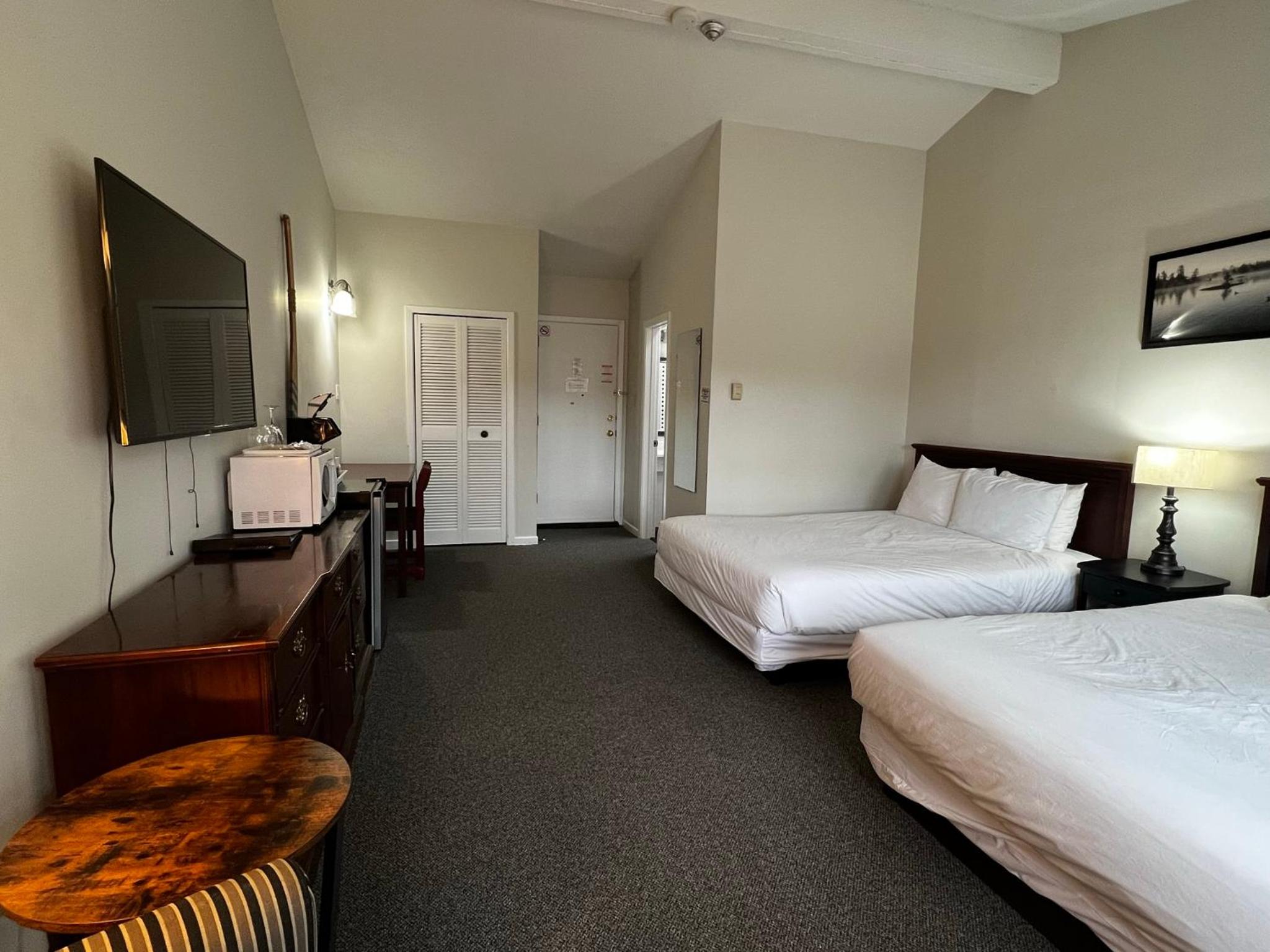 Superior Queen Room with Two Queen Beds with Lake View