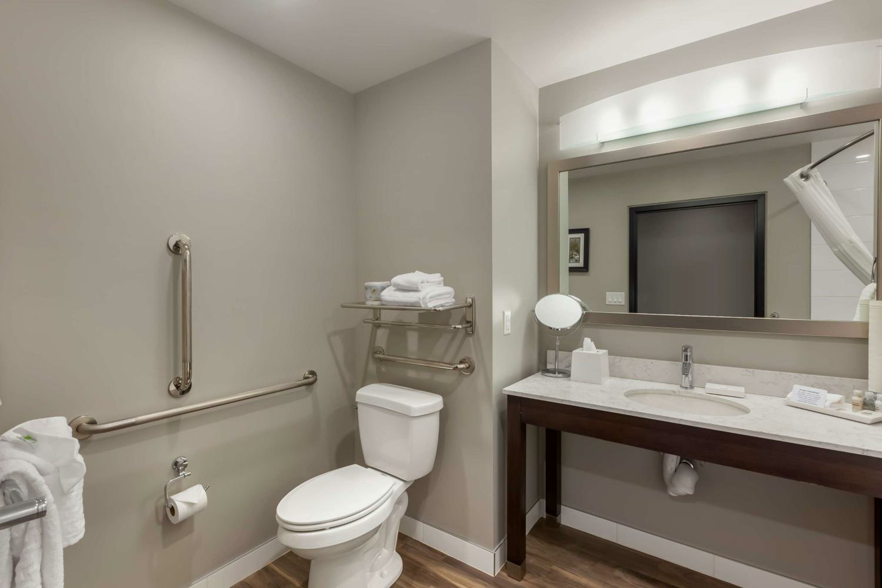 King Room with Mobility Accessible Tub