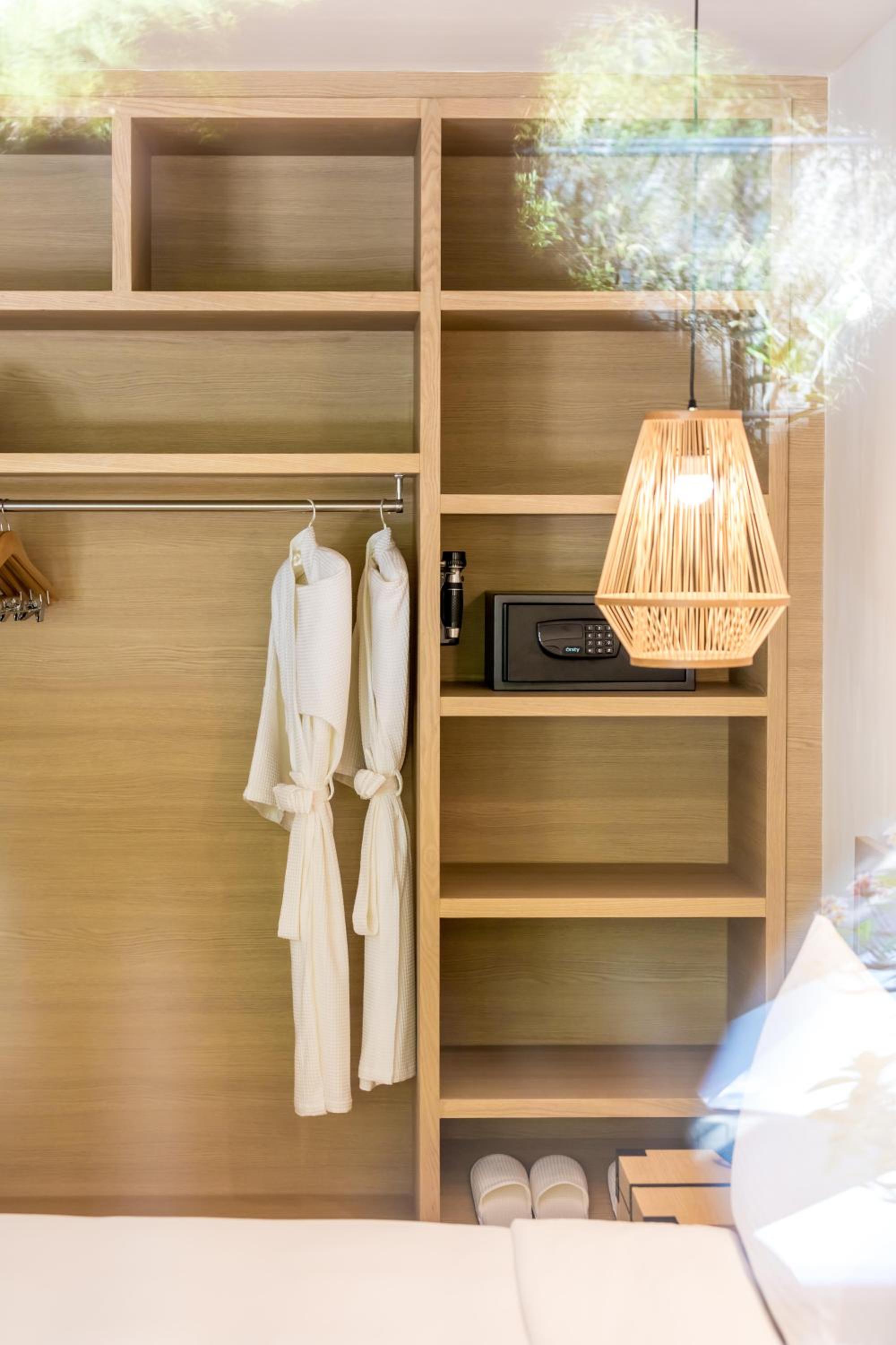 Surin Studio Balcony 1 King