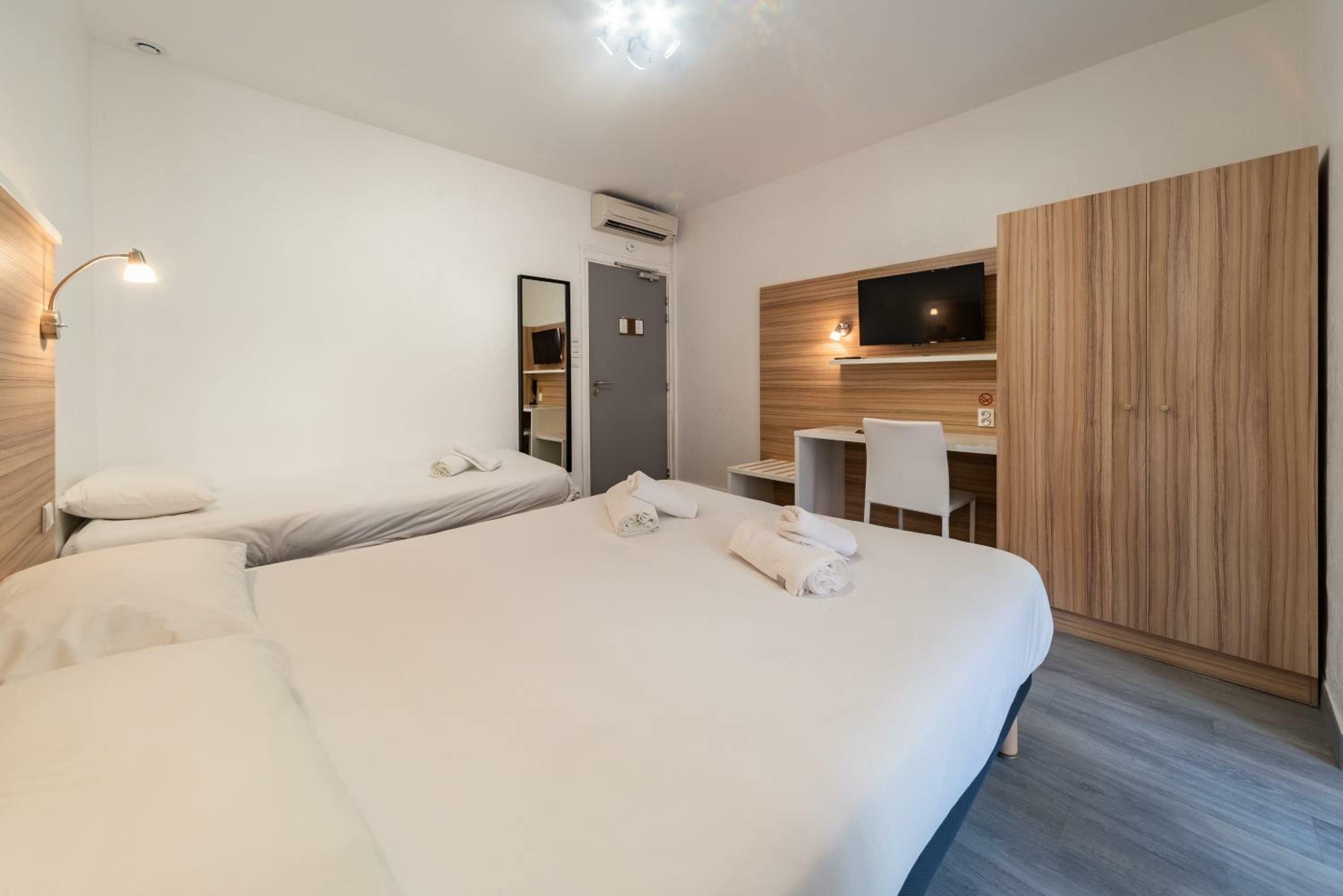 Superior Triple Room 22 m2 with Private Terrace