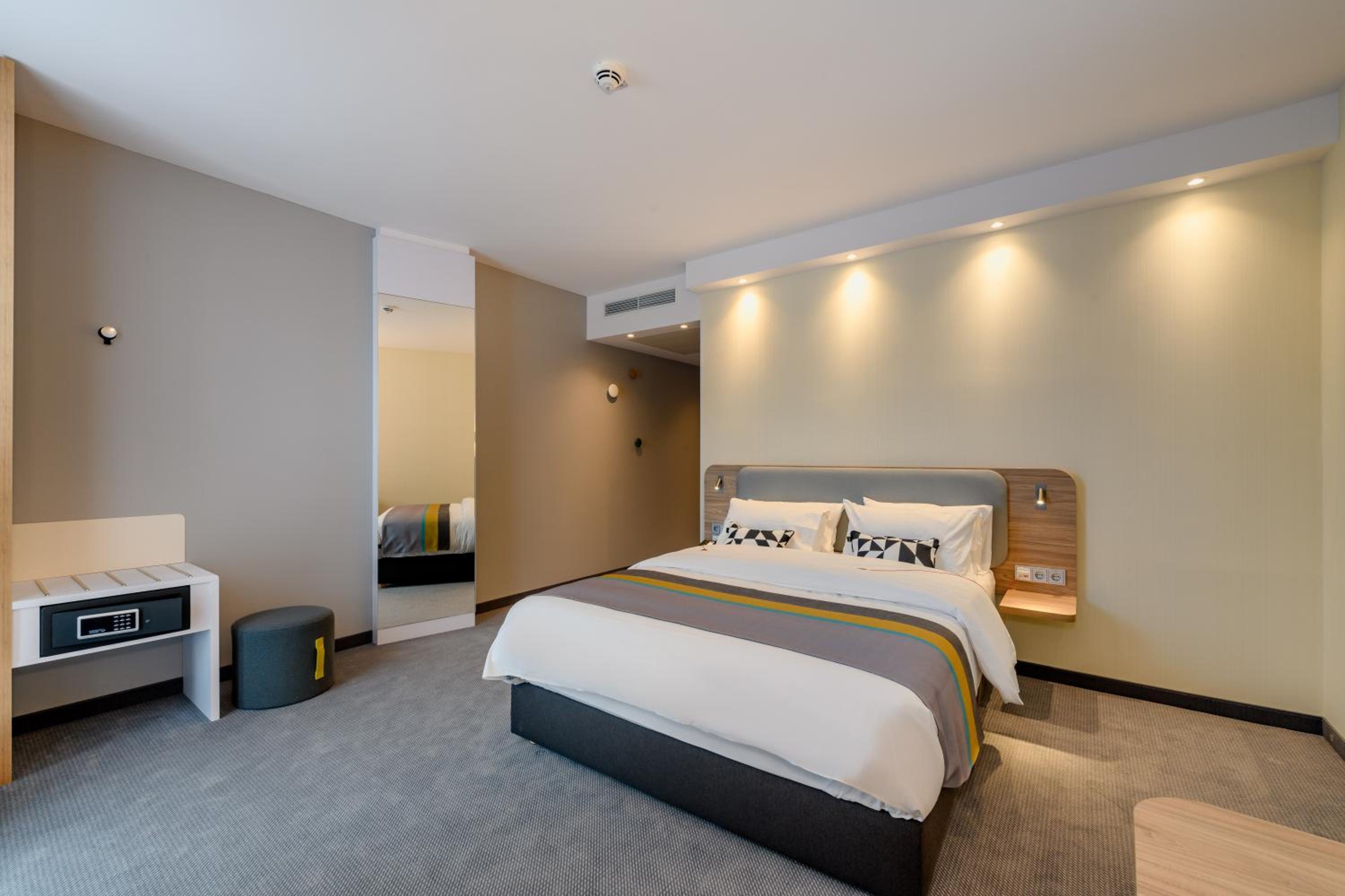 Standard Queen Room - Disability Access