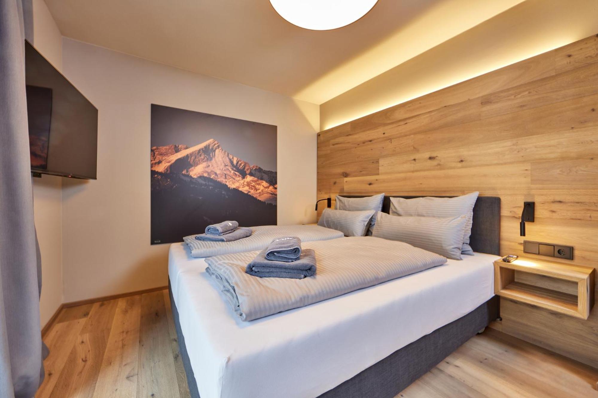 Two-Bedroom Apartment with Balcony and Mountain View 