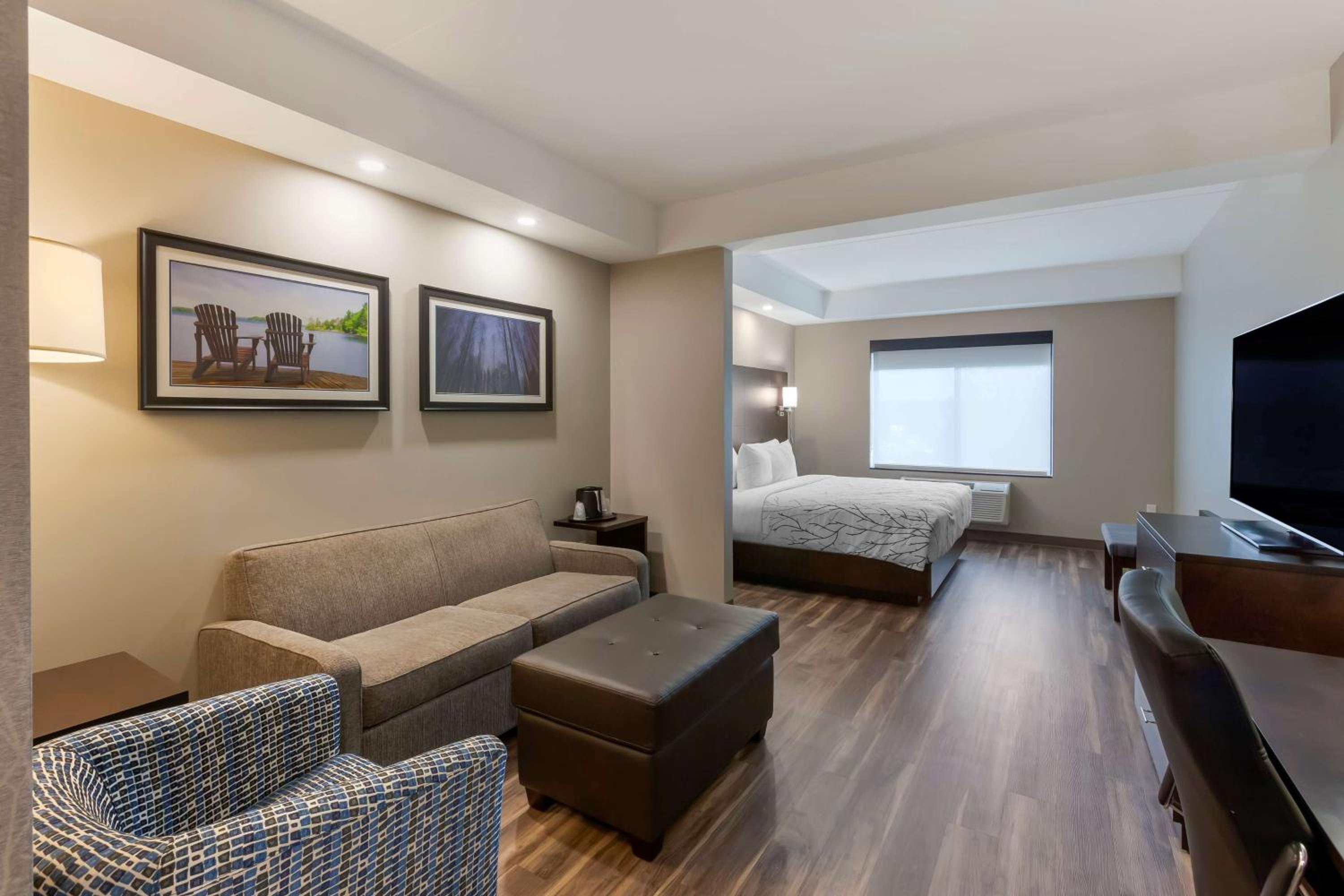 King Suite - Non-Smoking