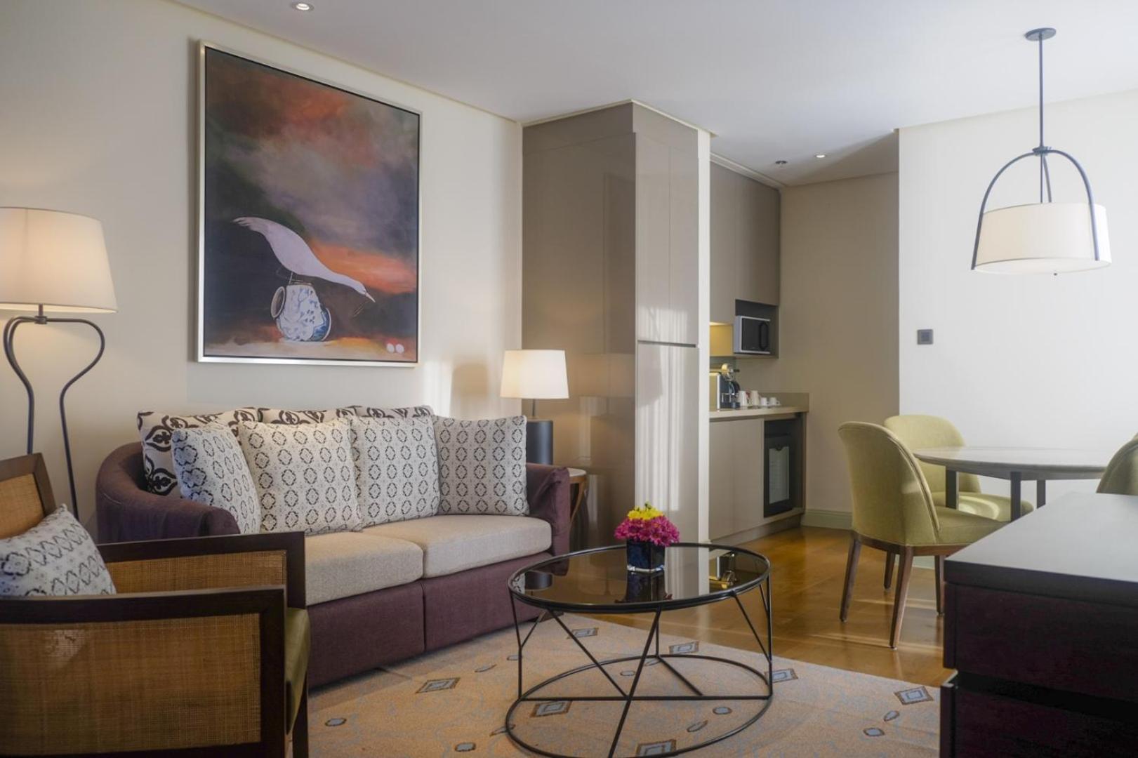 One-Bedroom Corner Suite