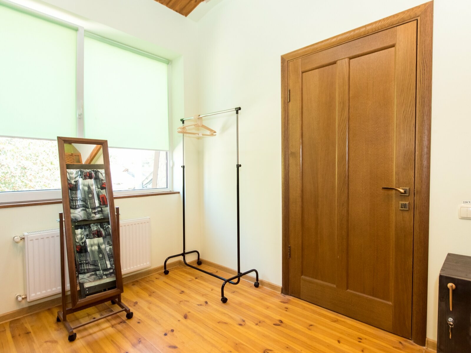 Кровать в общем 6-местном номере для мужчин и женщин