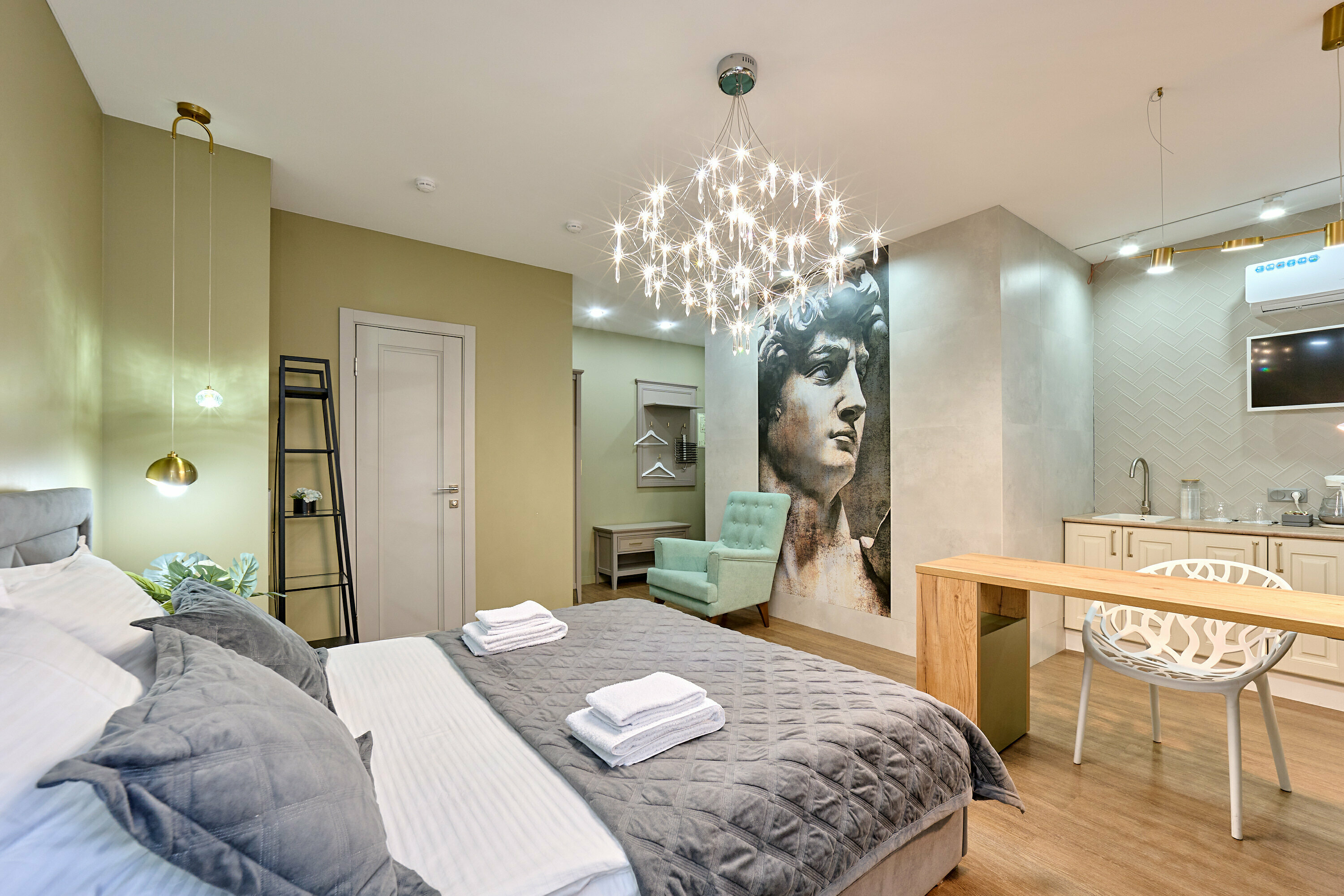 Улучшенный номер с кроватью размера «king-size»