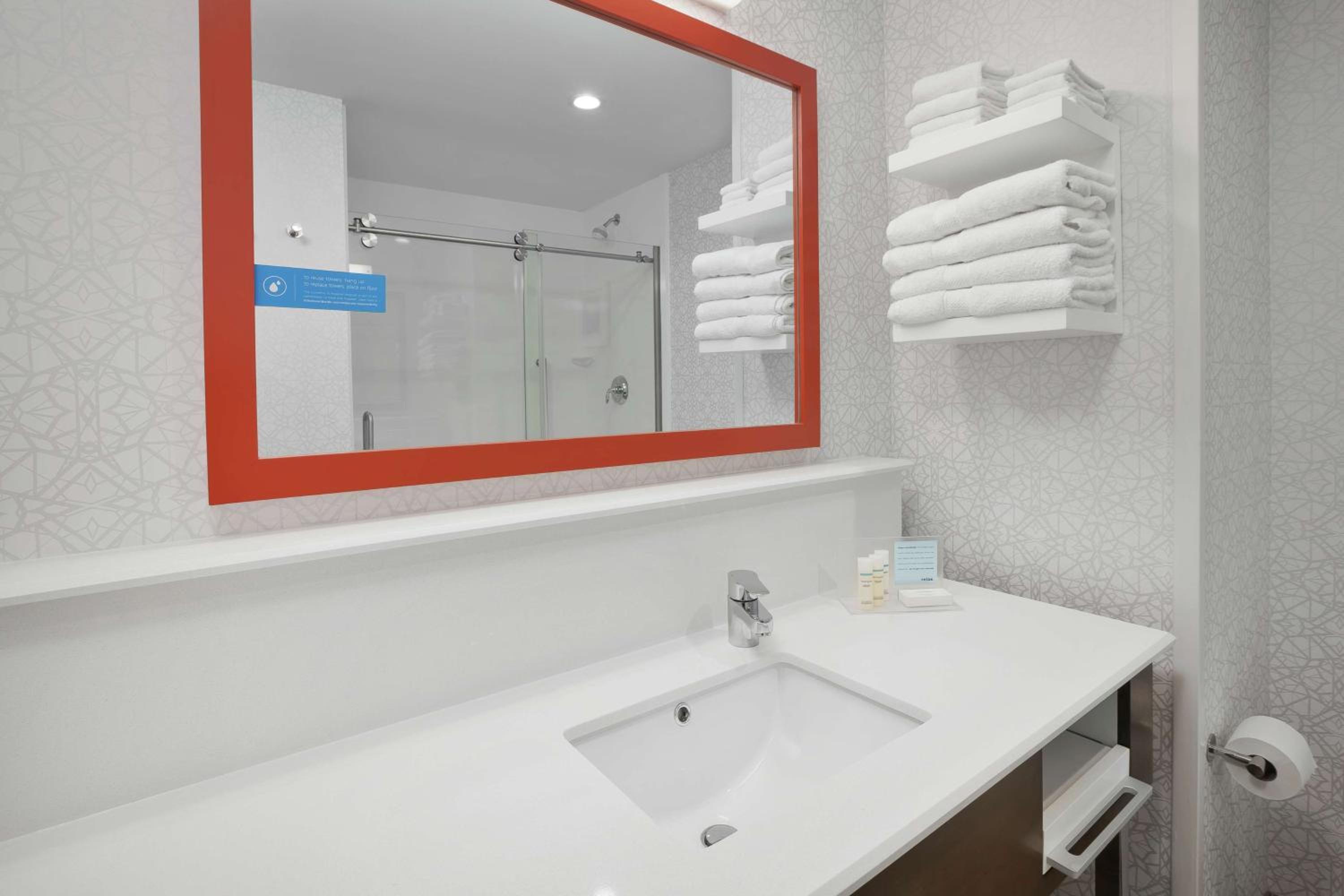 Queen Room with Two Queen Beds - Hearing Access/Non-Smoking